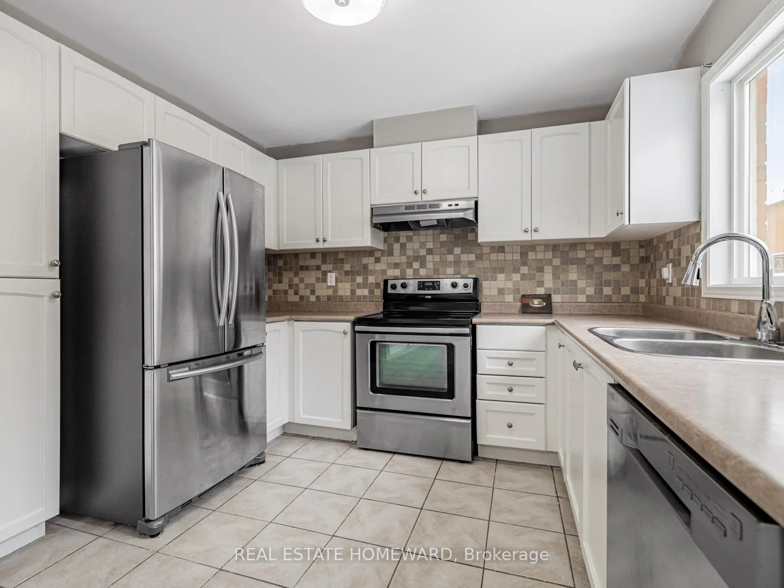 Photo 15 of 304 Flagstone Way, Newmarket, Woodland Hill — HOMEH