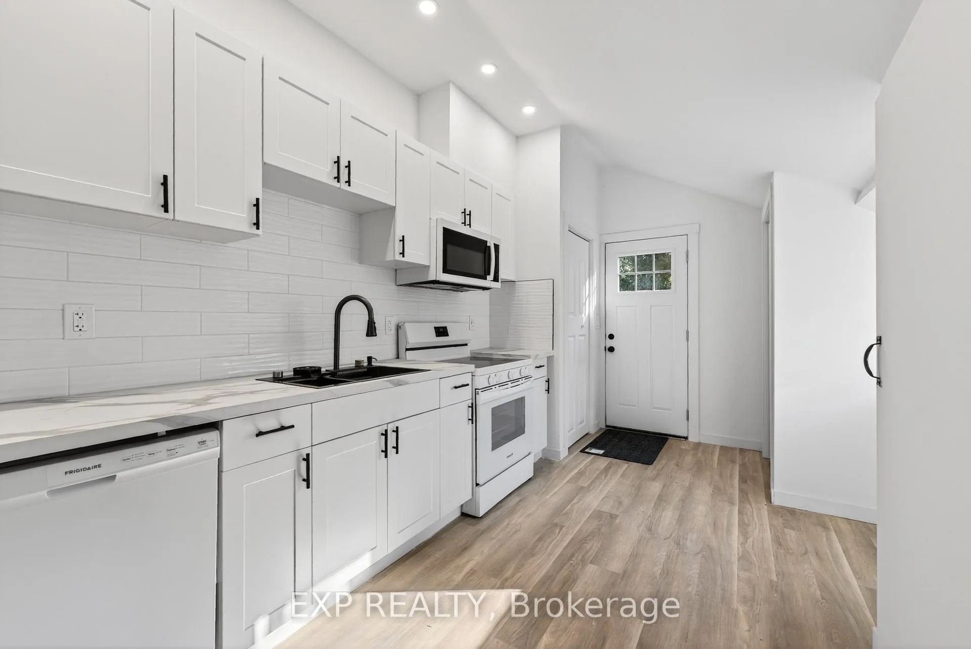 Photo 8 of 19 & 21 Railway Terrace, Belleville, Belleville Ward — HOMEH