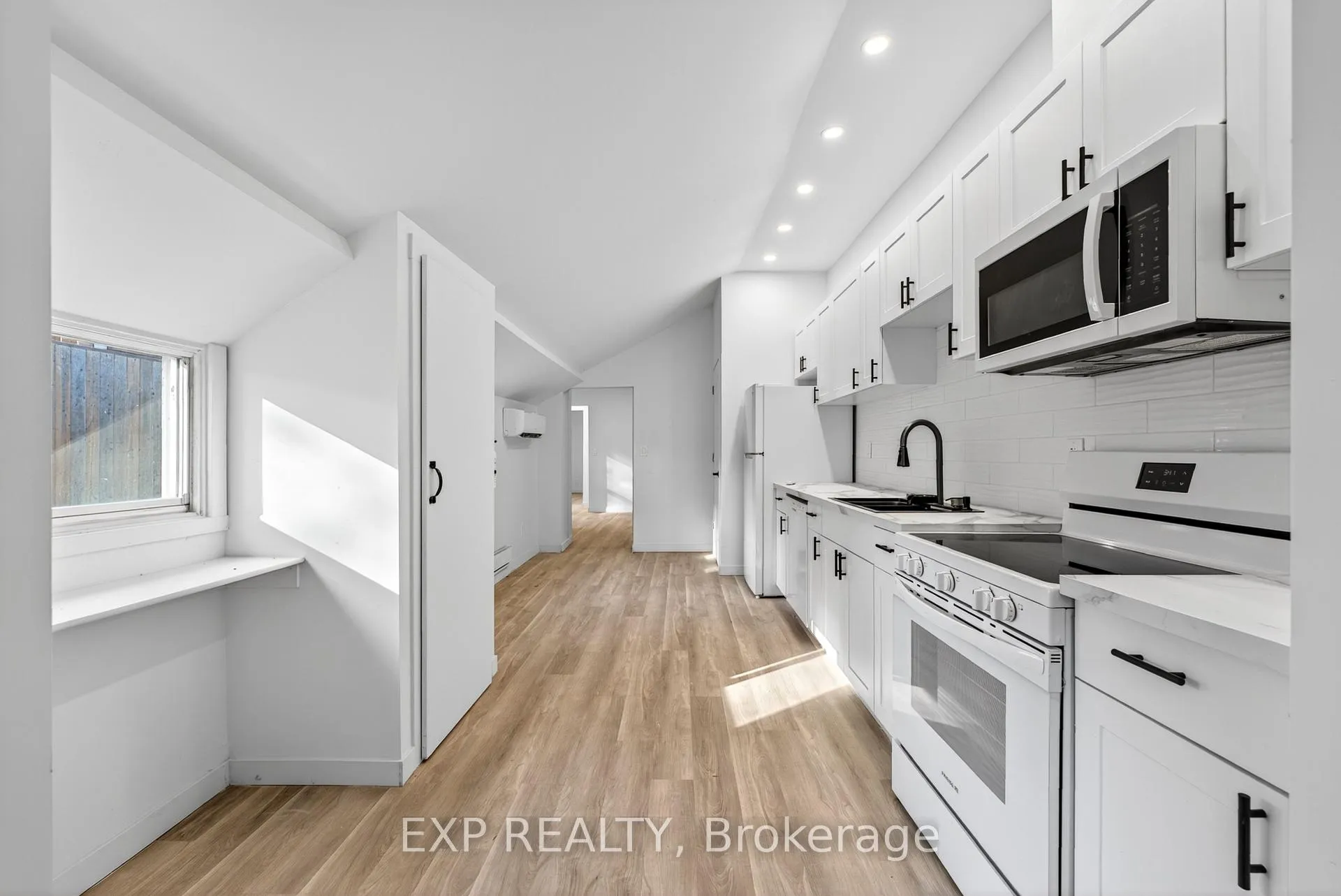Photo 9 of 19 & 21 Railway Terrace, Belleville, Belleville Ward — HOMEH