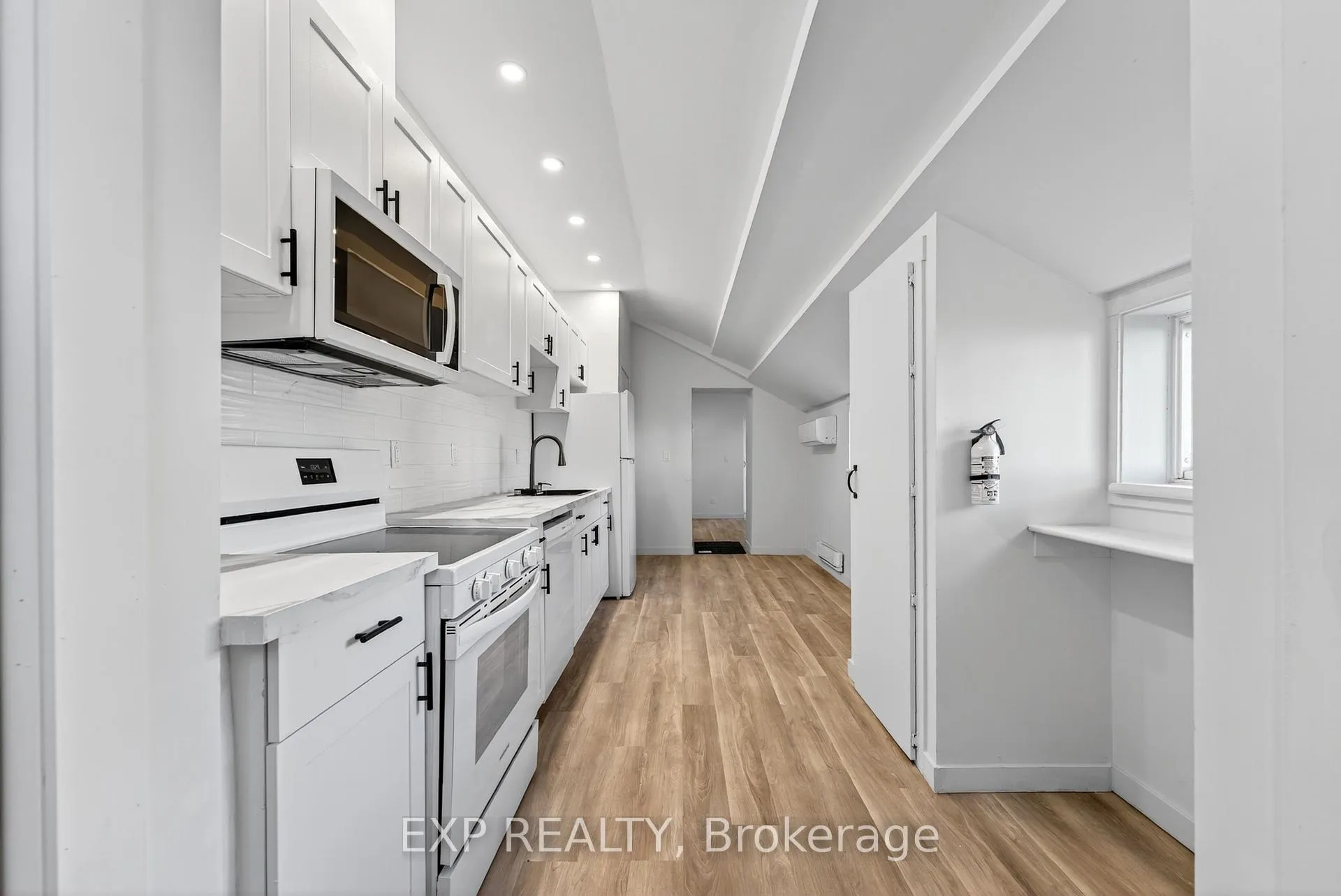 Photo 22 of 19 & 21 Railway Terrace, Belleville, Belleville Ward — HOMEH