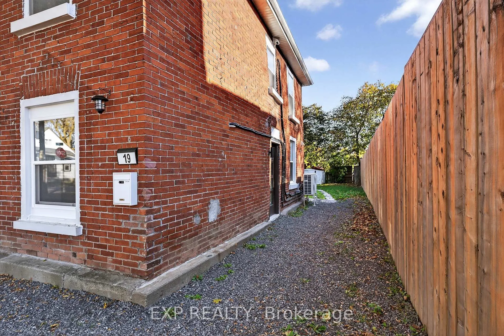 Photo 38 of 19 & 21 Railway Terrace, Belleville, Belleville Ward — HOMEH