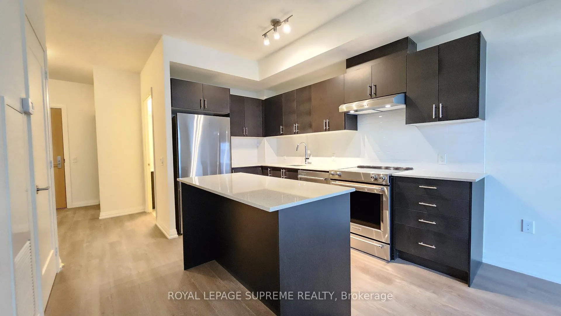 Photo 3 of Unit 404, 8960 Jane Street, Vaughan, Vellore Village — HOMEH