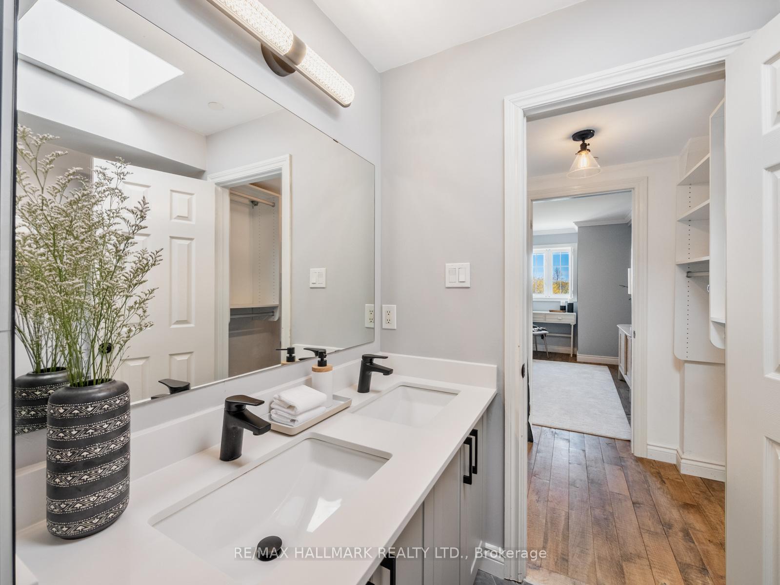 Photo 3 of 1518 Queen Street E, Toronto, Greenwood-Coxwell — HOMEH