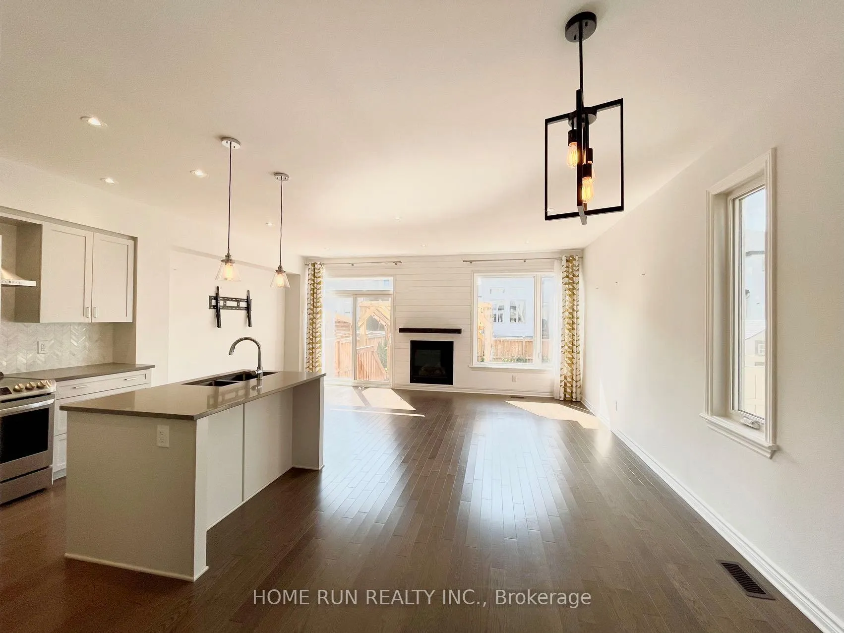 Photo 4 of 507 Borbridge Avenue, Ottawa, Riverside South/Gloucester Glen — HOMEH
