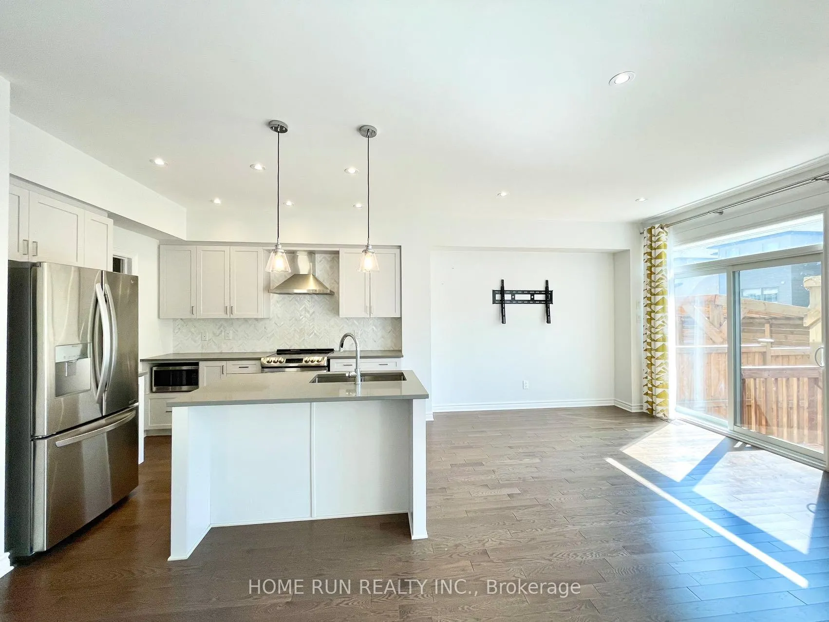 Photo 6 of 507 Borbridge Avenue, Ottawa, Riverside South/Gloucester Glen — HOMEH