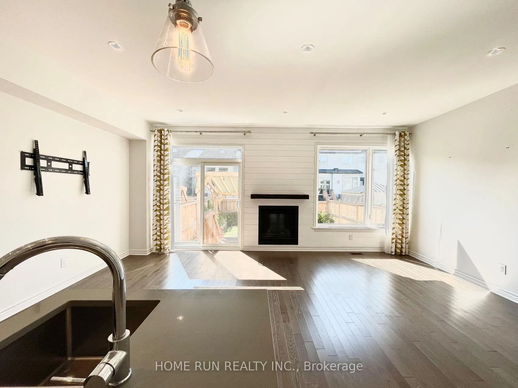 Photo 11 of 507 Borbridge Avenue, Ottawa, Riverside South/Gloucester Glen — HOMEH