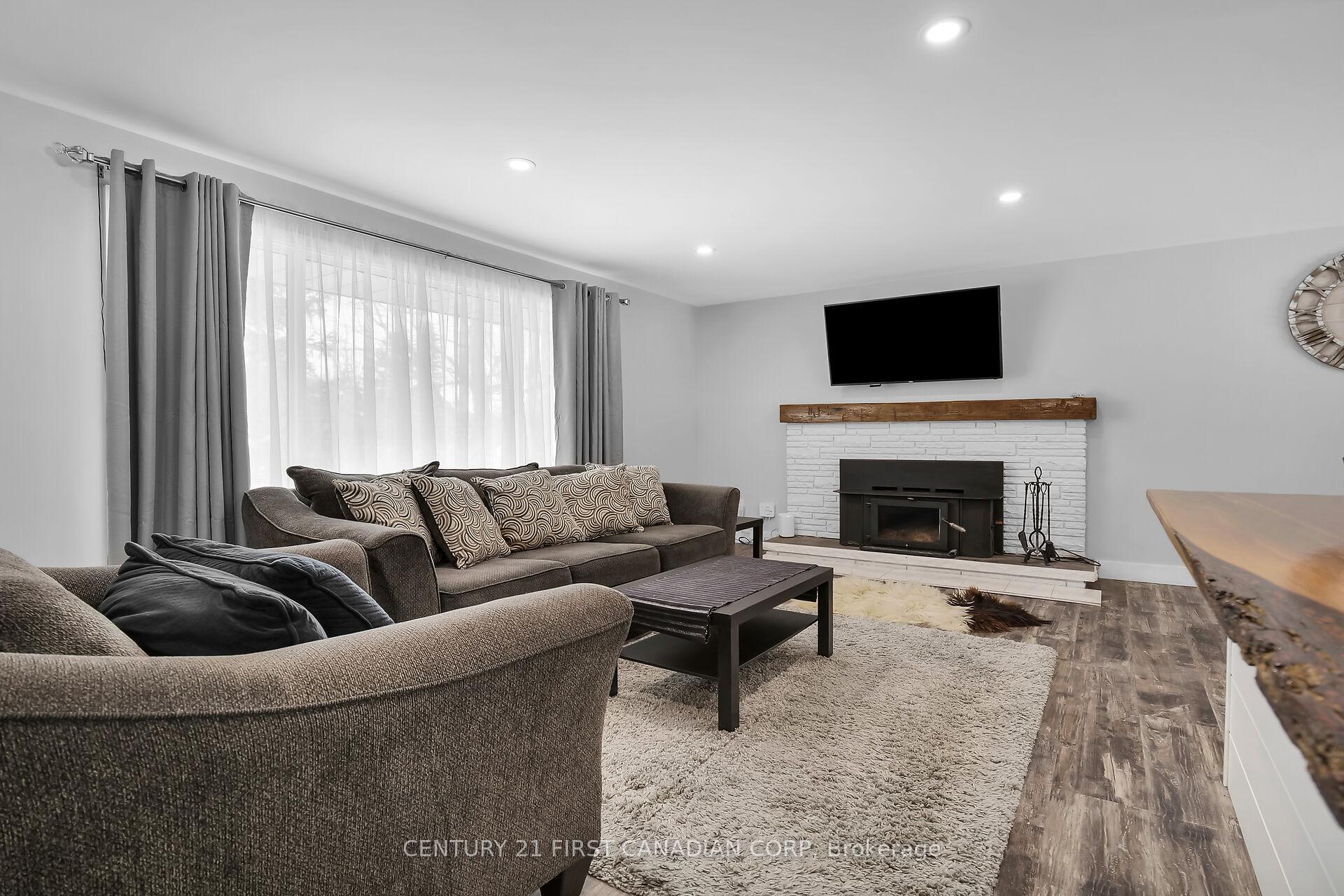 Photo 3 of 2735 Hamilton Road, Thames Centre, Rural Thames Centre — HOMEH