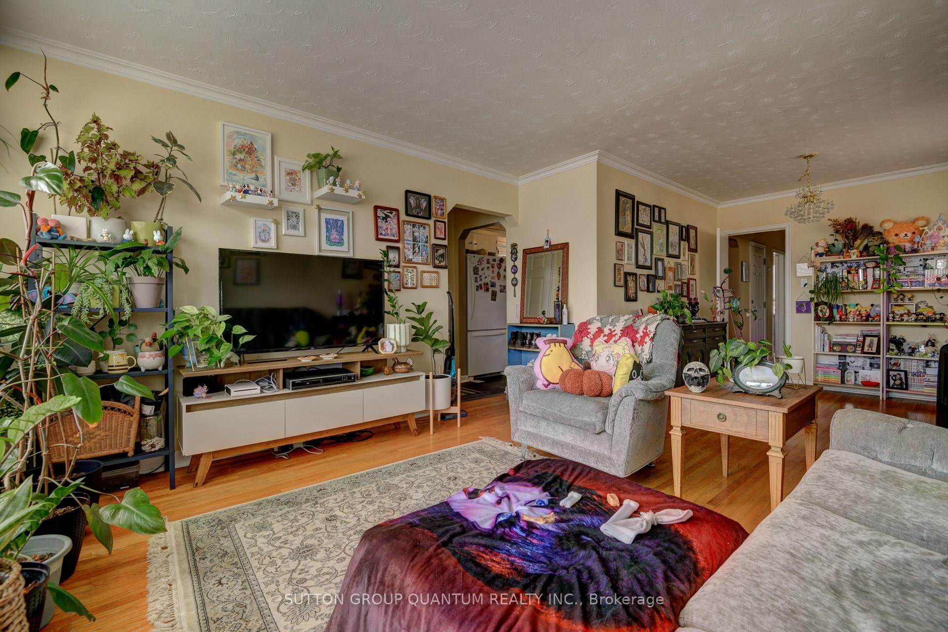 Photo 7 of 10 Hanson Road, Toronto, Oakwood Village — HOMEH