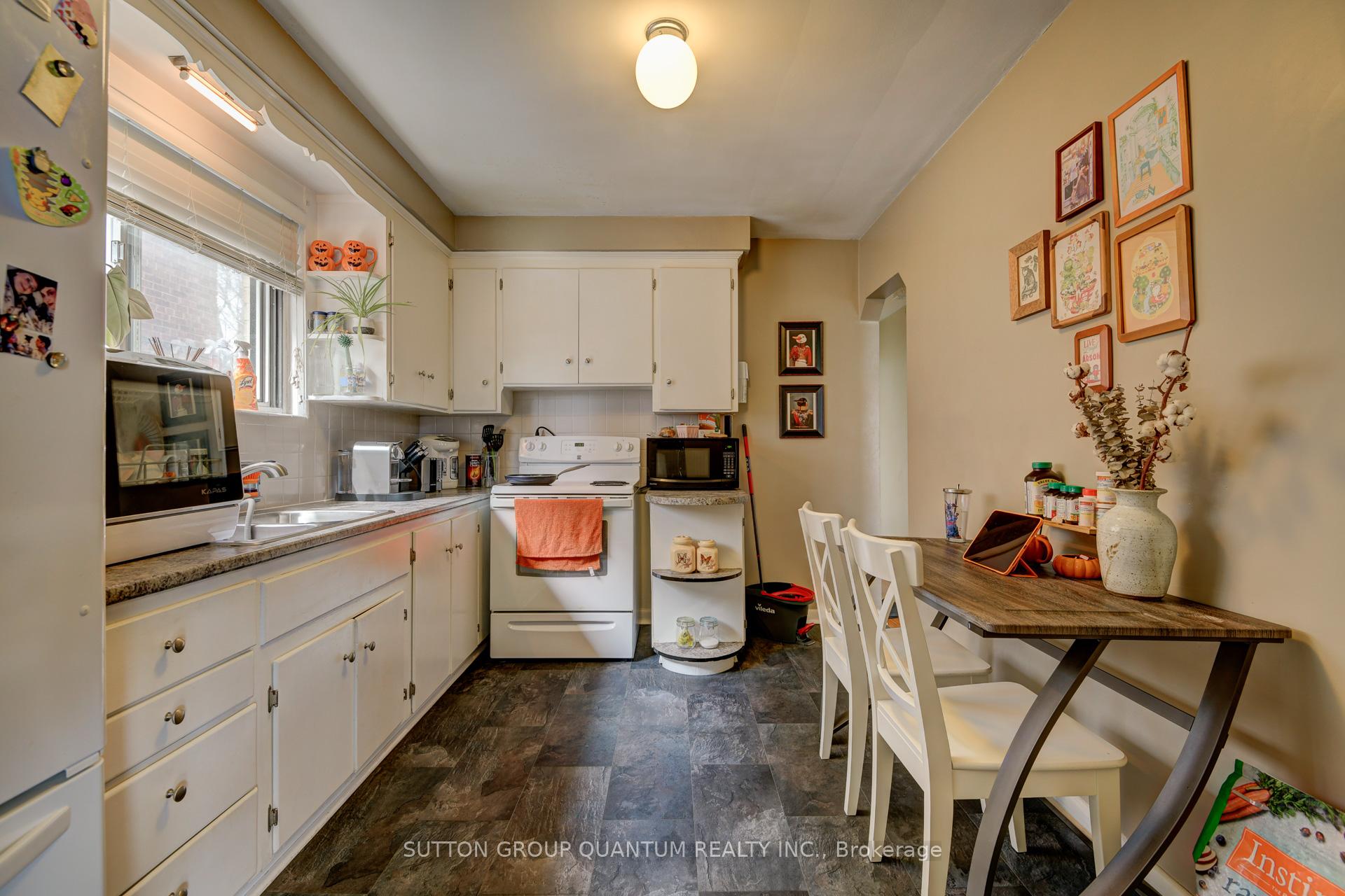 Photo 8 of 10 Hanson Road, Toronto, Oakwood Village — HOMEH