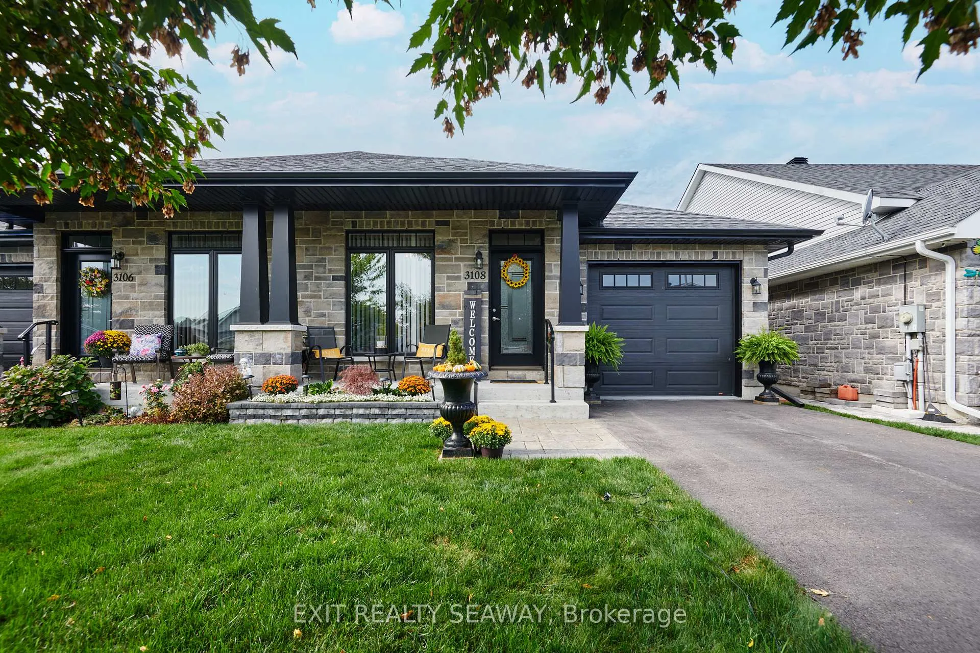 Front of 3108 Mauricy Crescent