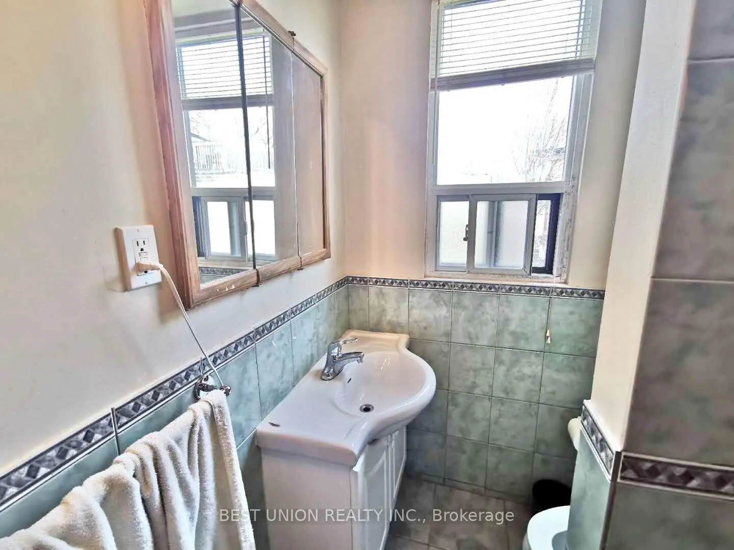 Photo 6 of Unit Upper, 108 Jones Avenue, Toronto, South Riverdale — HOMEH