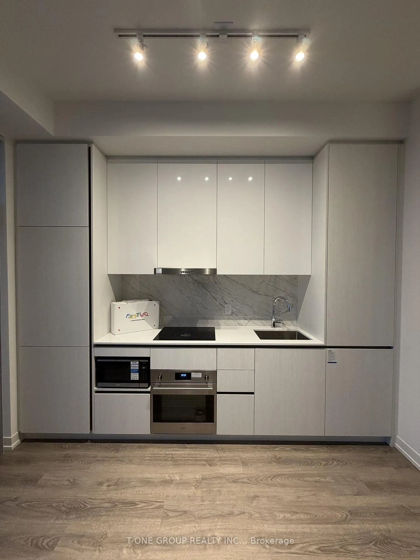 Photo 5 of Unit 1606, 8 Interchange Way, Vaughan, Vaughan Corporate Centre — HOMEH