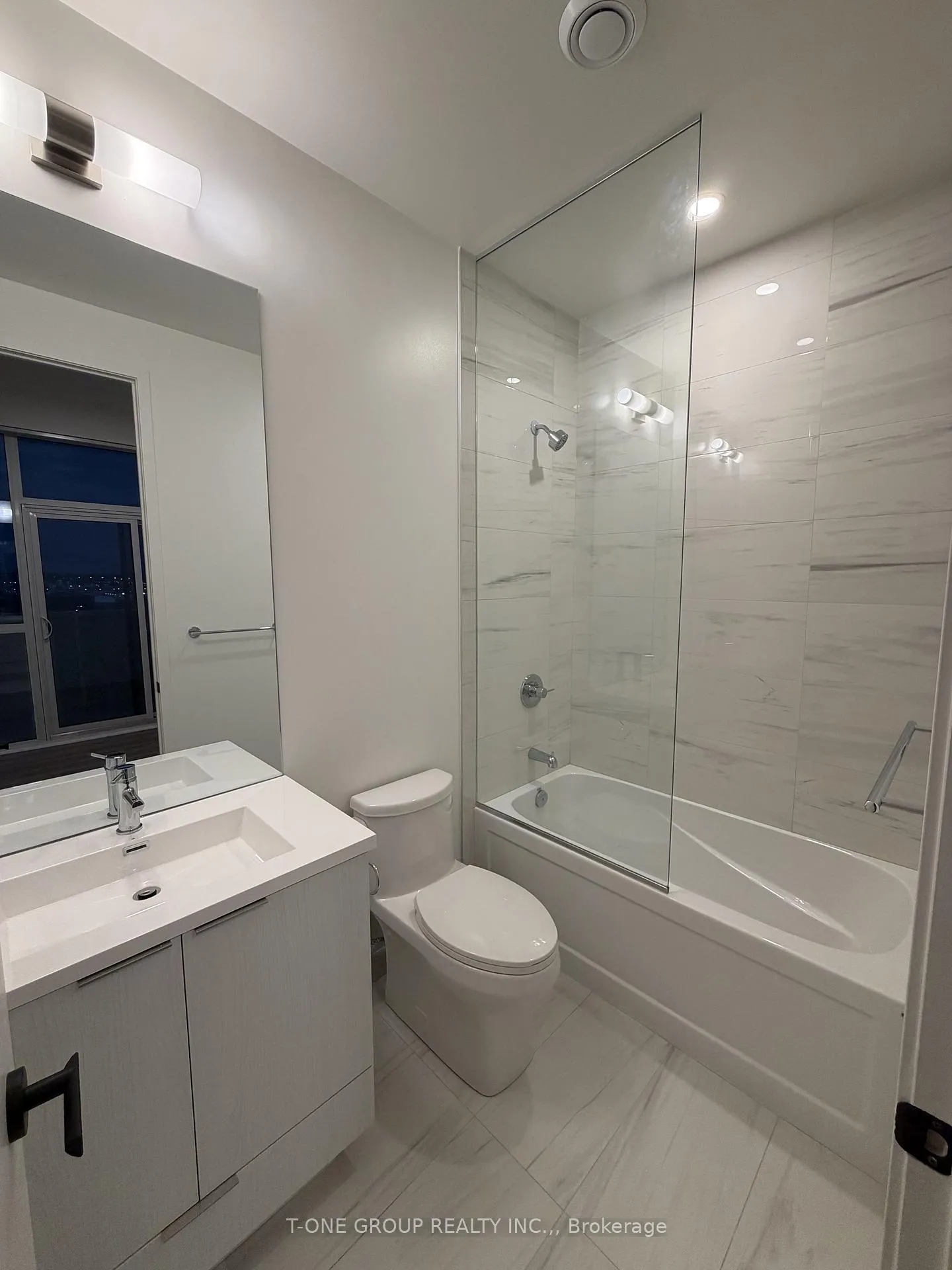 Photo 7 of Unit 1606, 8 Interchange Way, Vaughan, Vaughan Corporate Centre — HOMEH