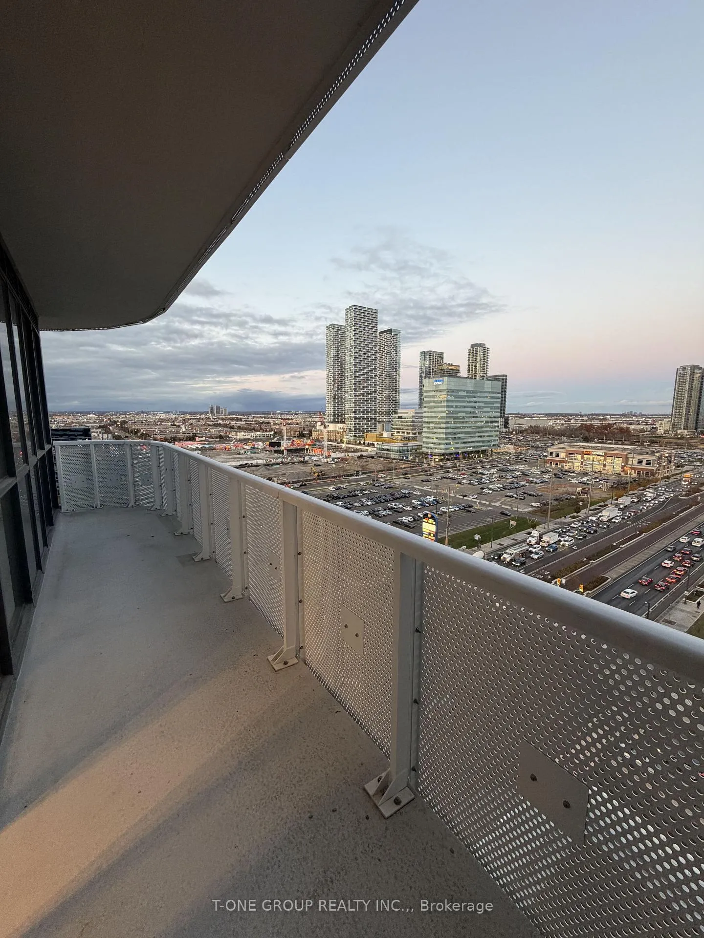 Photo 13 of Unit 1606, 8 Interchange Way, Vaughan, Vaughan Corporate Centre — HOMEH