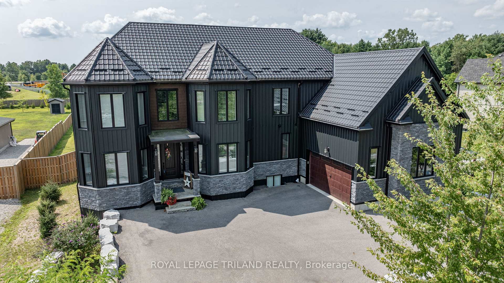 Photo 2 of 22345 Allen Road, Strathroy-Caradoc, Rural Strathroy-Caradoc — HOMEH