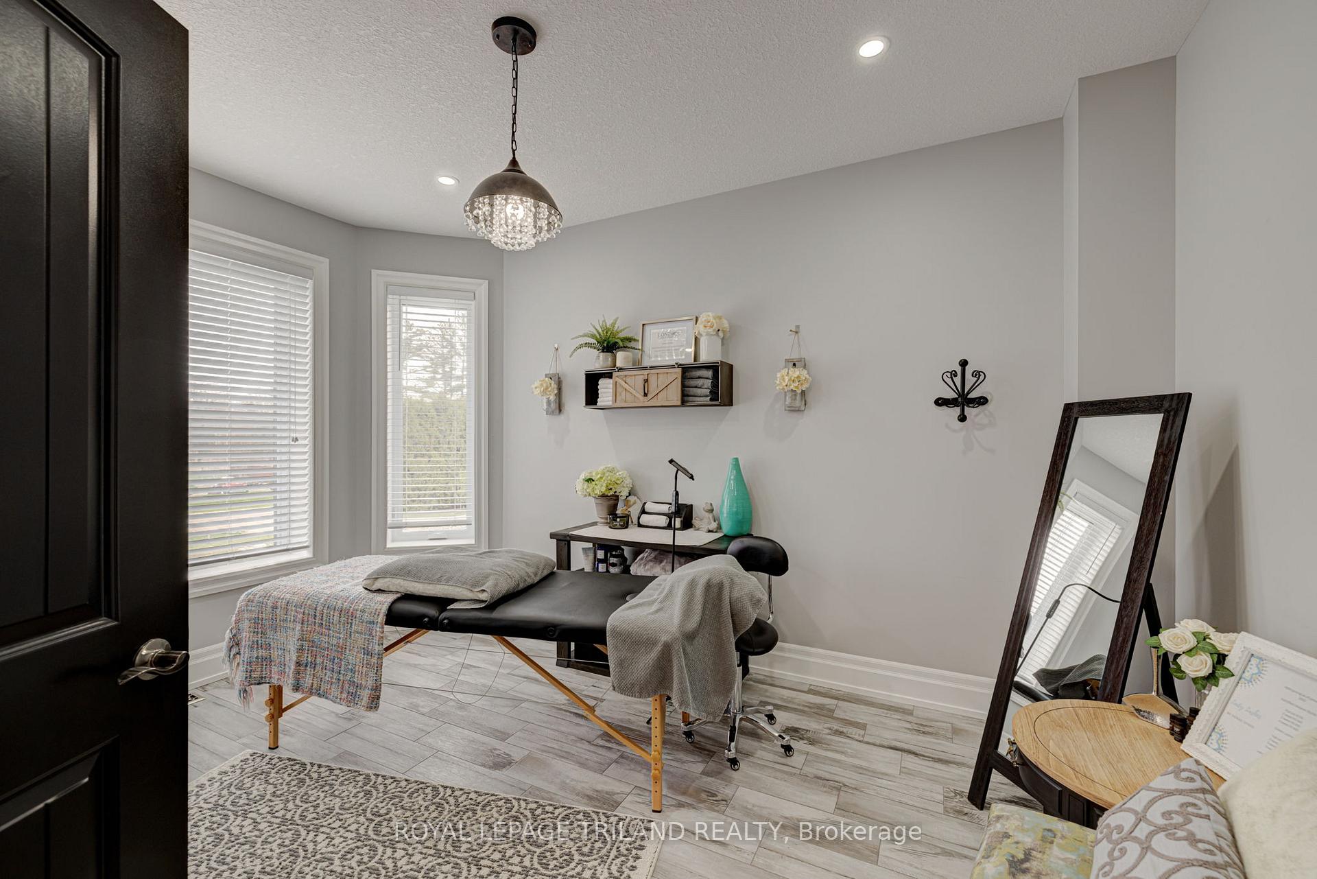 Photo 8 of 22345 Allen Road, Strathroy-Caradoc, Rural Strathroy-Caradoc — HOMEH