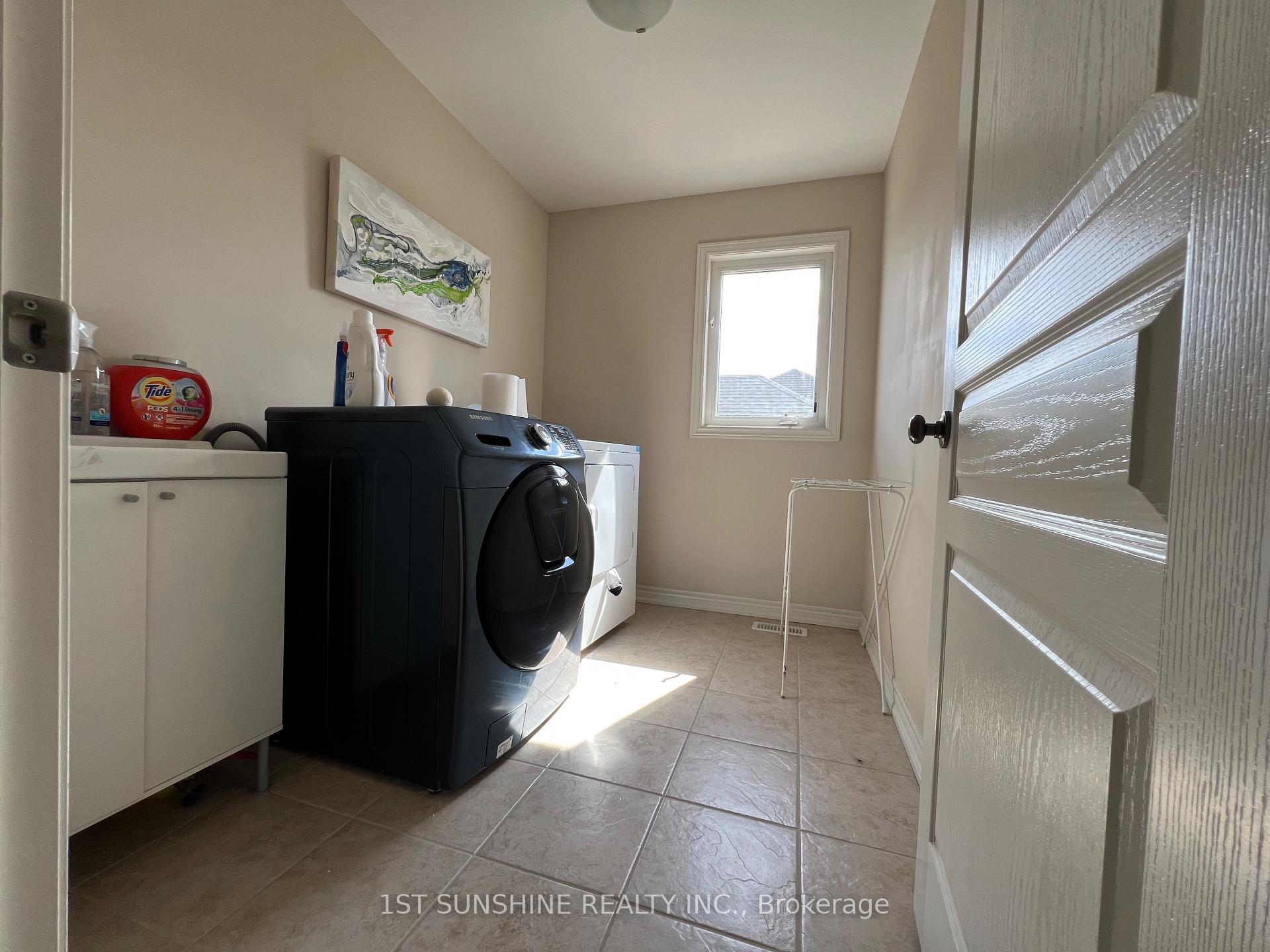 Photo 5 of Unit Upper, 56 Tuliptree Road, Thorold, Confederation Heights — HOMEH