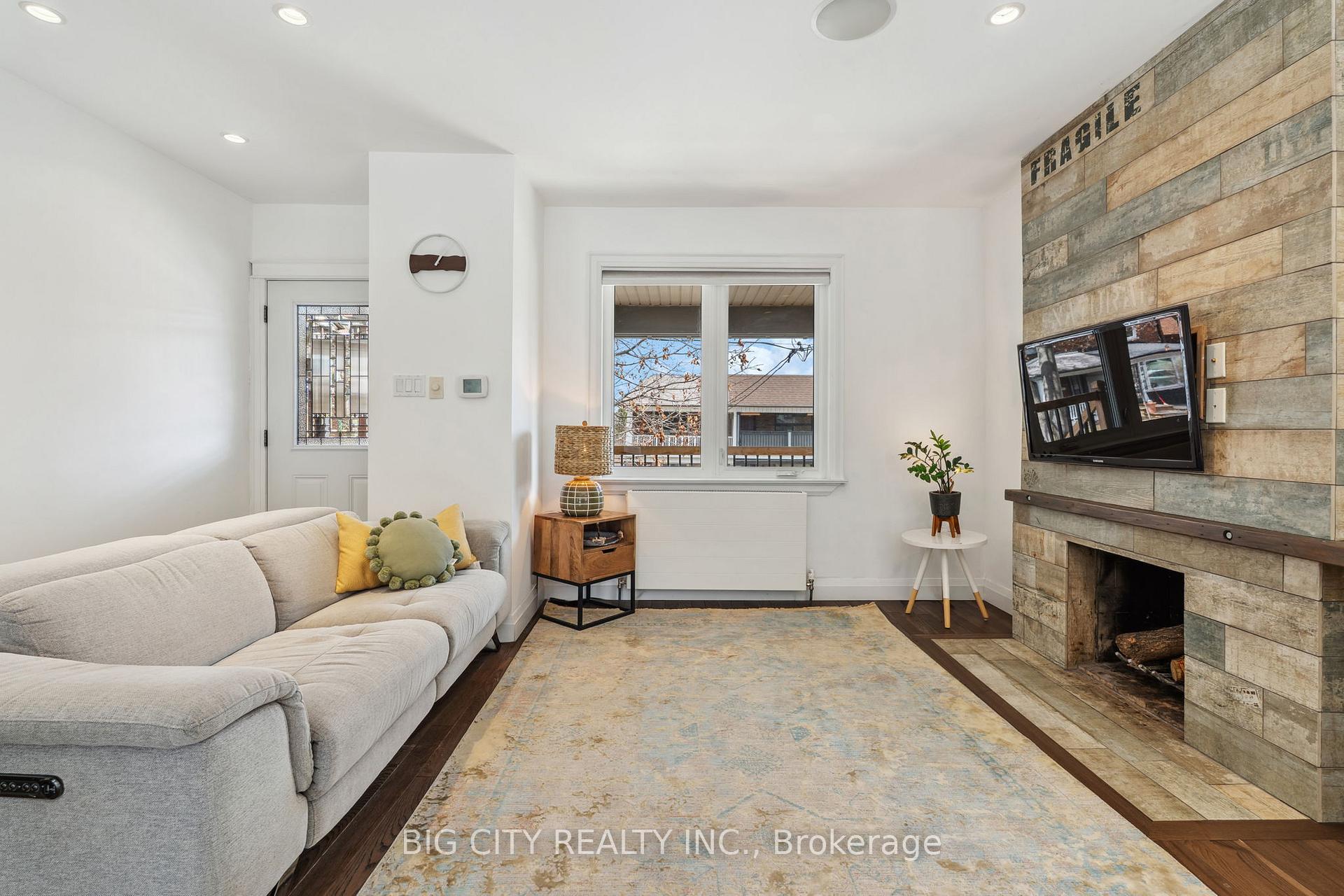 Photo 3 of 114 Robina Avenue W, Toronto, Oakwood Village — HOMEH