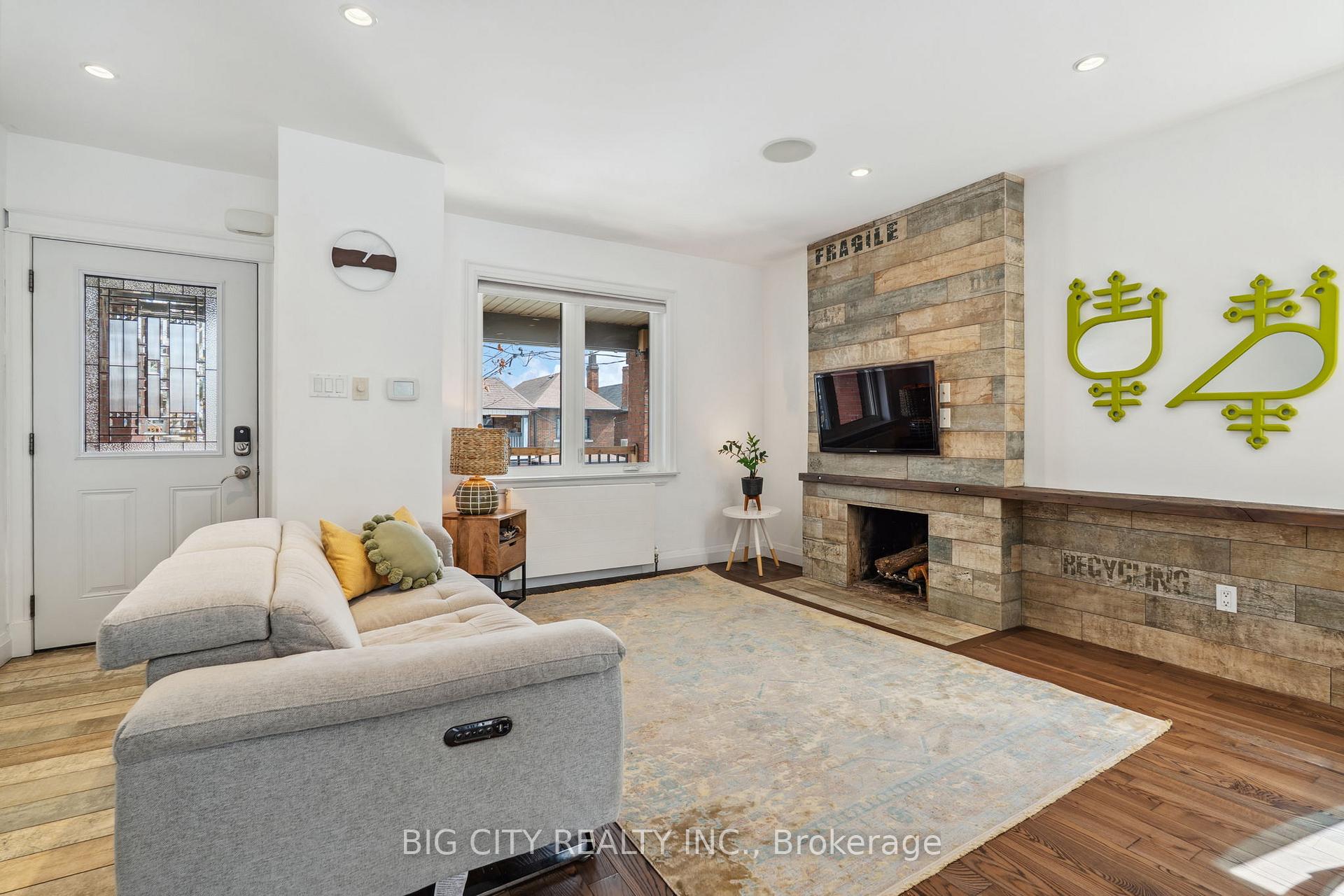 Photo 4 of 114 Robina Avenue W, Toronto, Oakwood Village — HOMEH