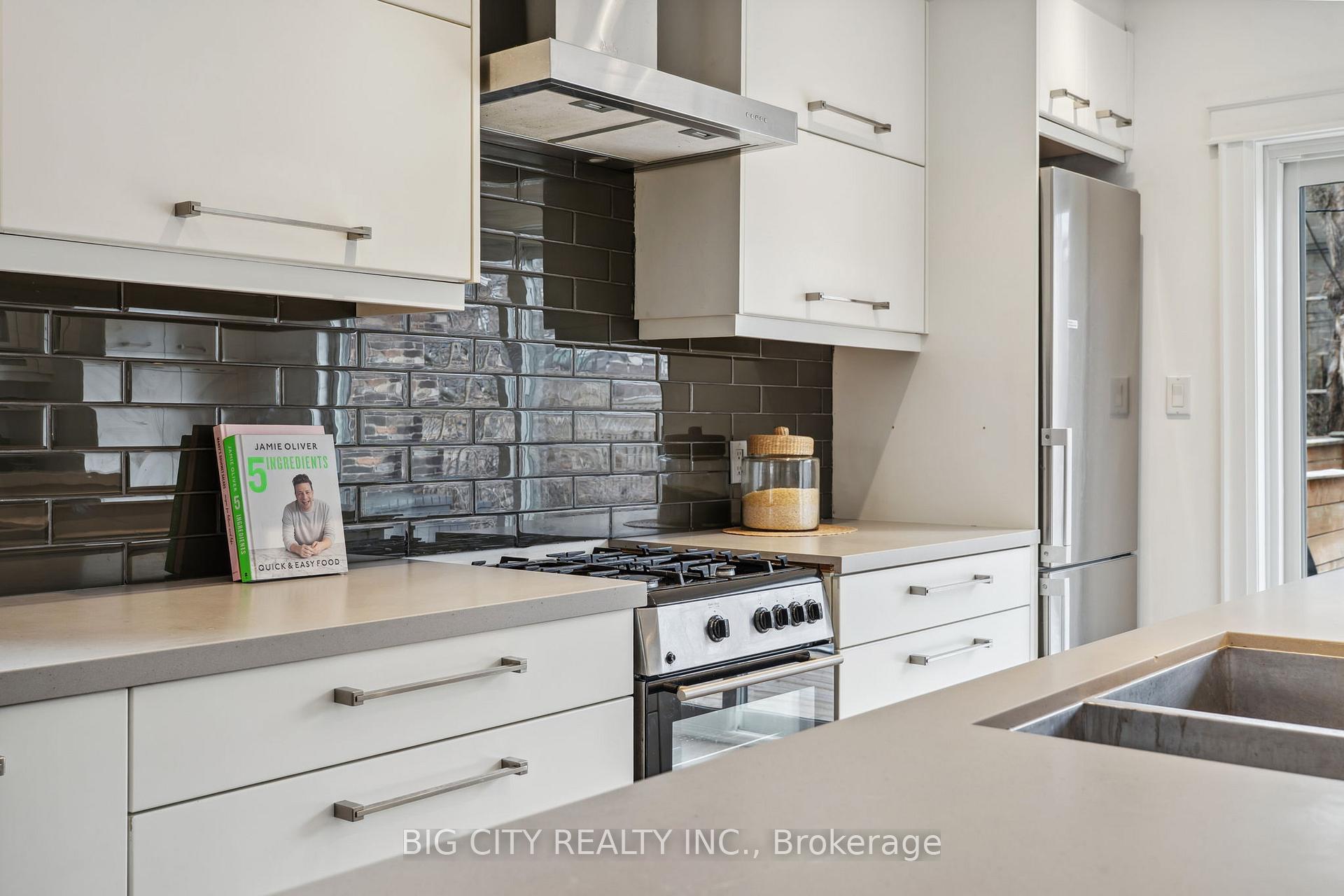 Photo 11 of 114 Robina Avenue W, Toronto, Oakwood Village — HOMEH