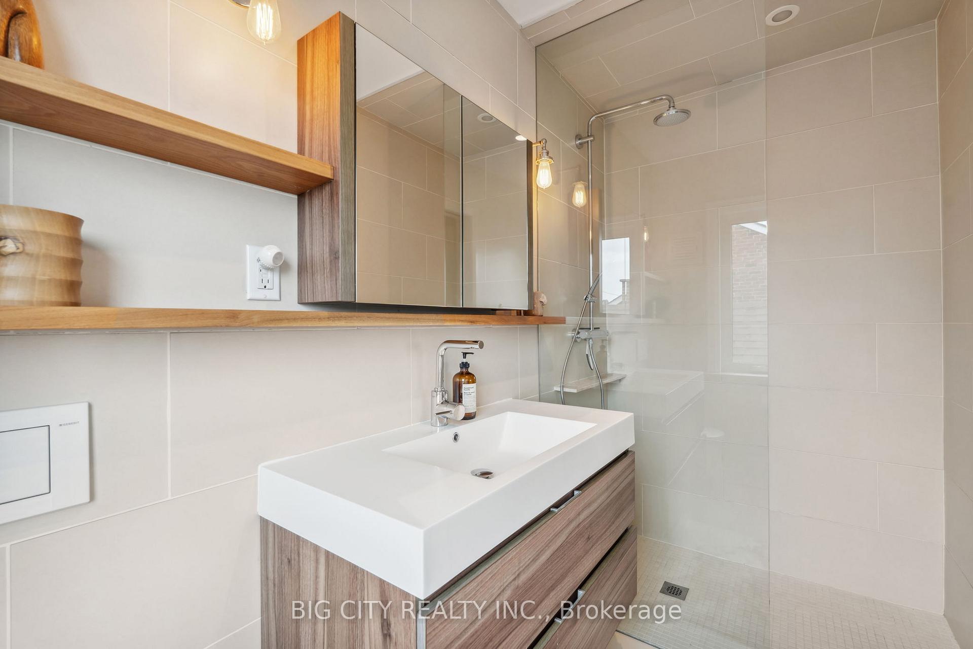 Photo 17 of 114 Robina Avenue W, Toronto, Oakwood Village — HOMEH