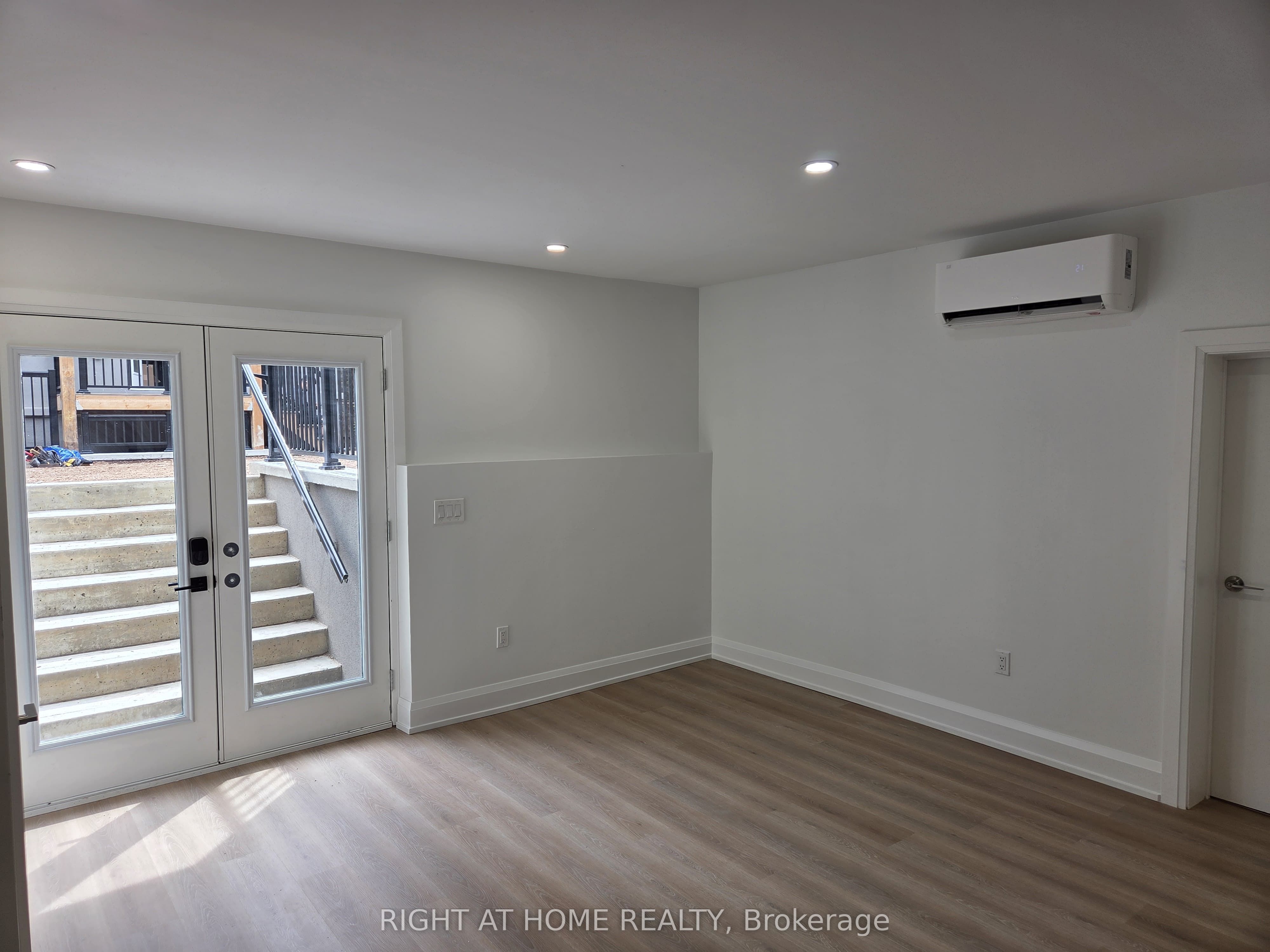 Photo 4 of Unit LGS, 696 Winona Drive, Toronto, Oakwood Village — HOMEH