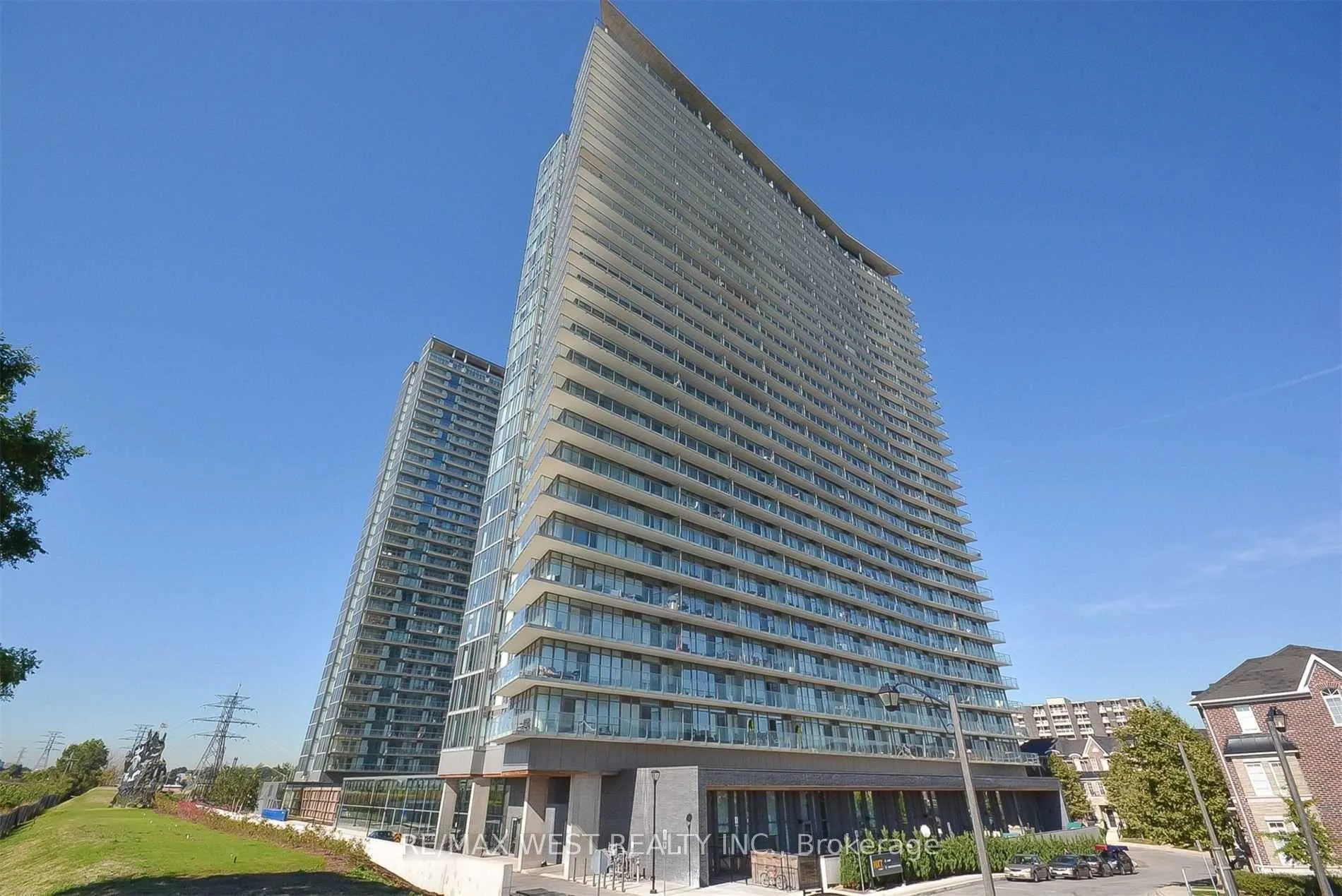 Front of Unit 813, 103 The Queensway