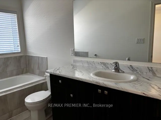 Photo 9 of 10 Donald Ficht Crescent, Brampton, Northwest Brampton — HOMEH