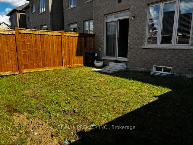 Photo 16 of 10 Donald Ficht Crescent, Brampton, Northwest Brampton — HOMEH