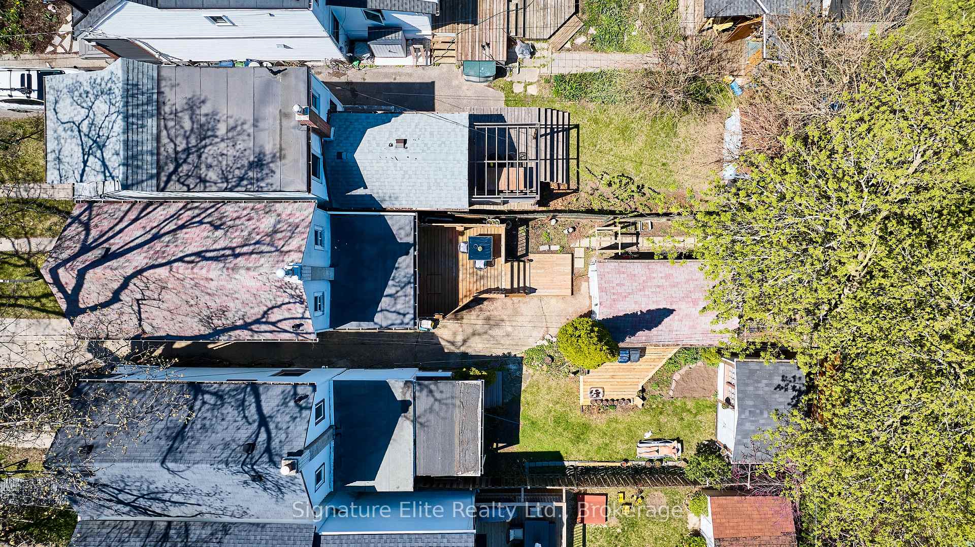 Photo 2 of 808 Sammon Avenue, Toronto, Danforth Village-East York — HOMEH