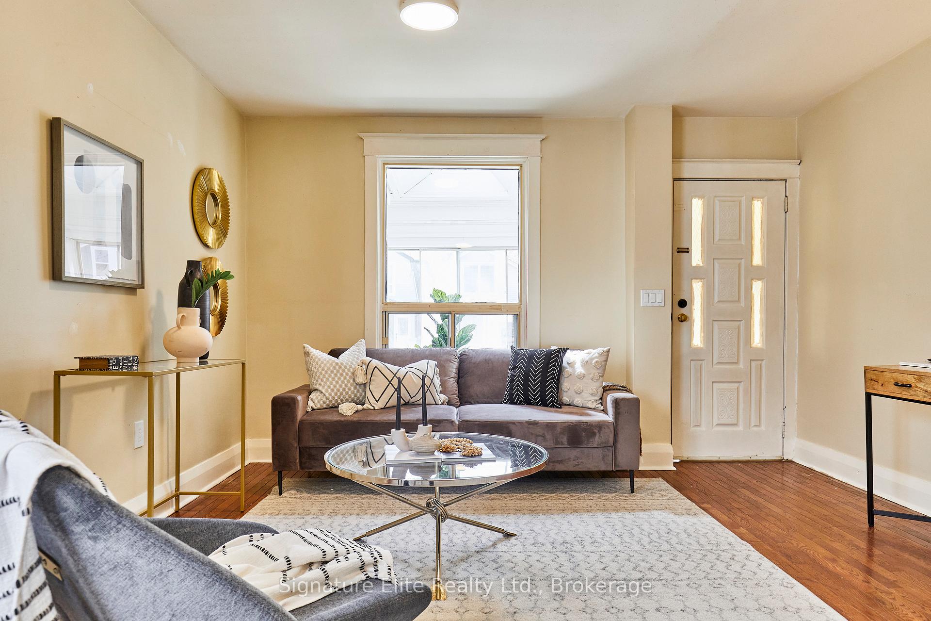 Photo 5 of 808 Sammon Avenue, Toronto, Danforth Village-East York — HOMEH