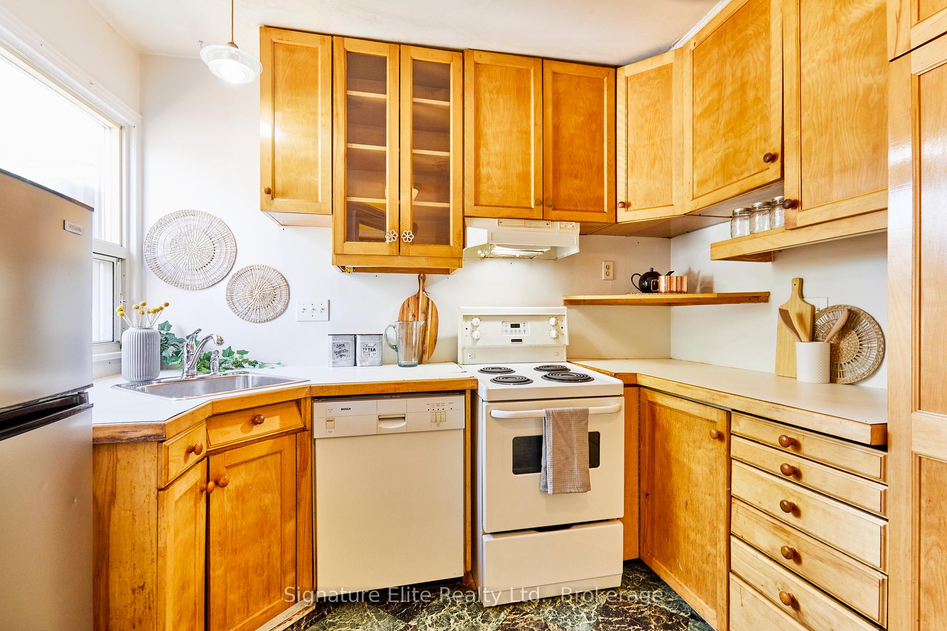 Photo 9 of 808 Sammon Avenue, Toronto, Danforth Village-East York — HOMEH