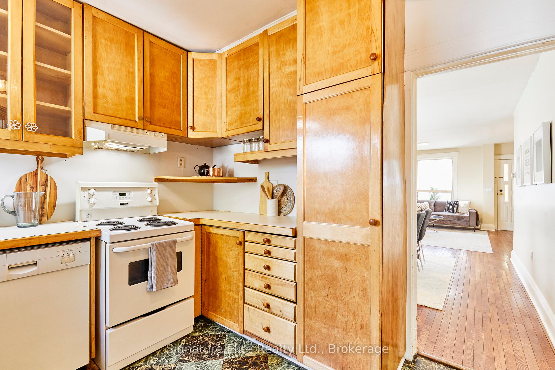 Photo 10 of 808 Sammon Avenue, Toronto, Danforth Village-East York — HOMEH
