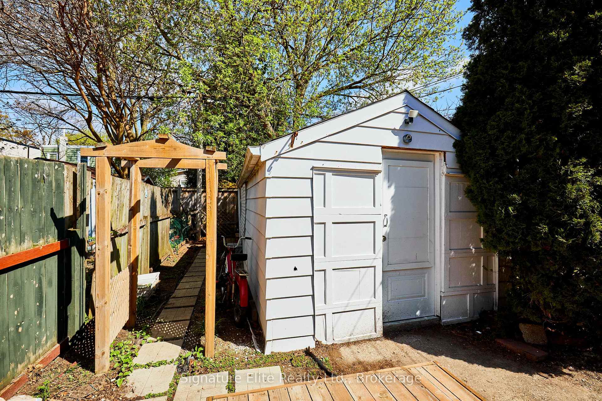 Photo 15 of 808 Sammon Avenue, Toronto, Danforth Village-East York — HOMEH