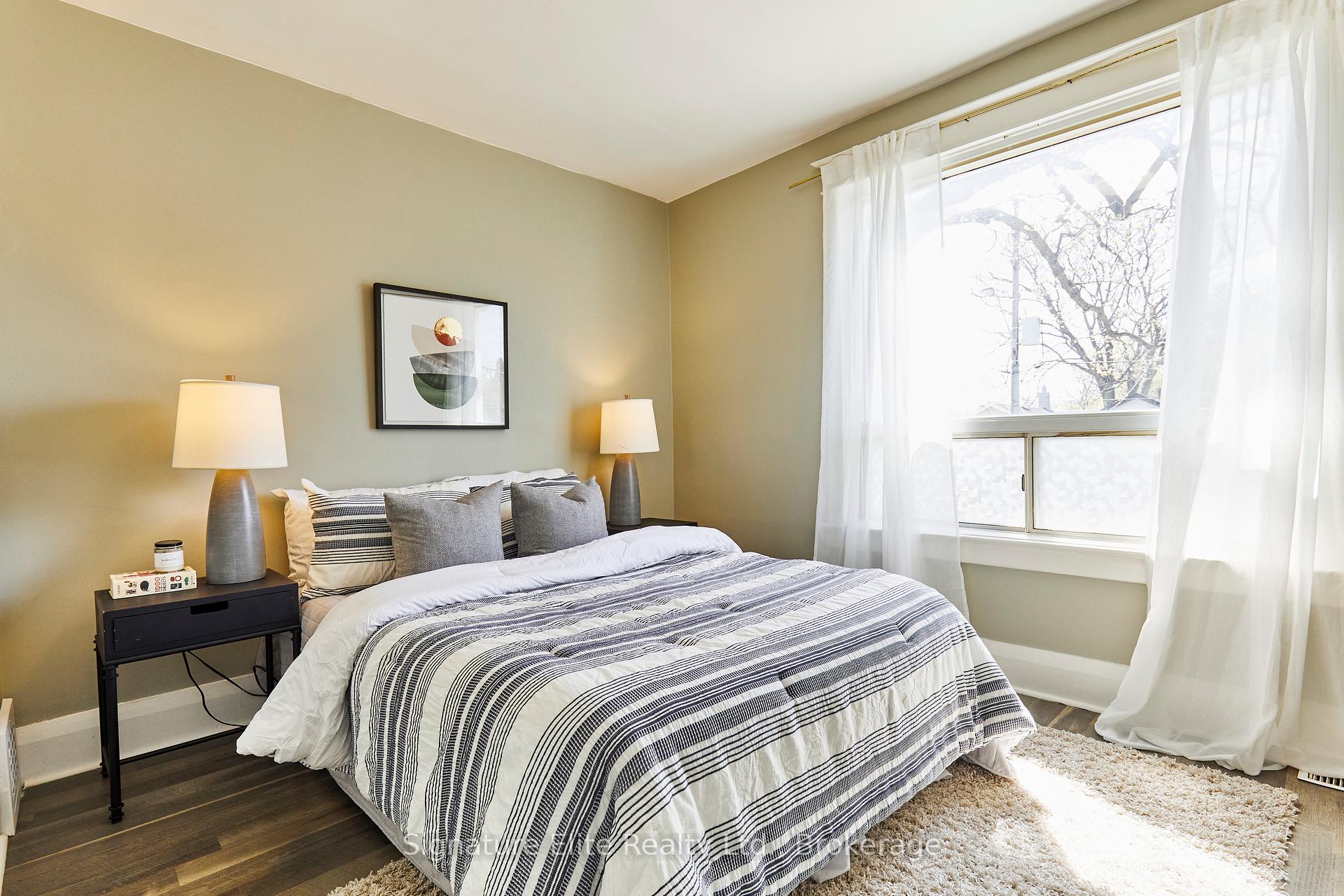 Photo 18 of 808 Sammon Avenue, Toronto, Danforth Village-East York — HOMEH