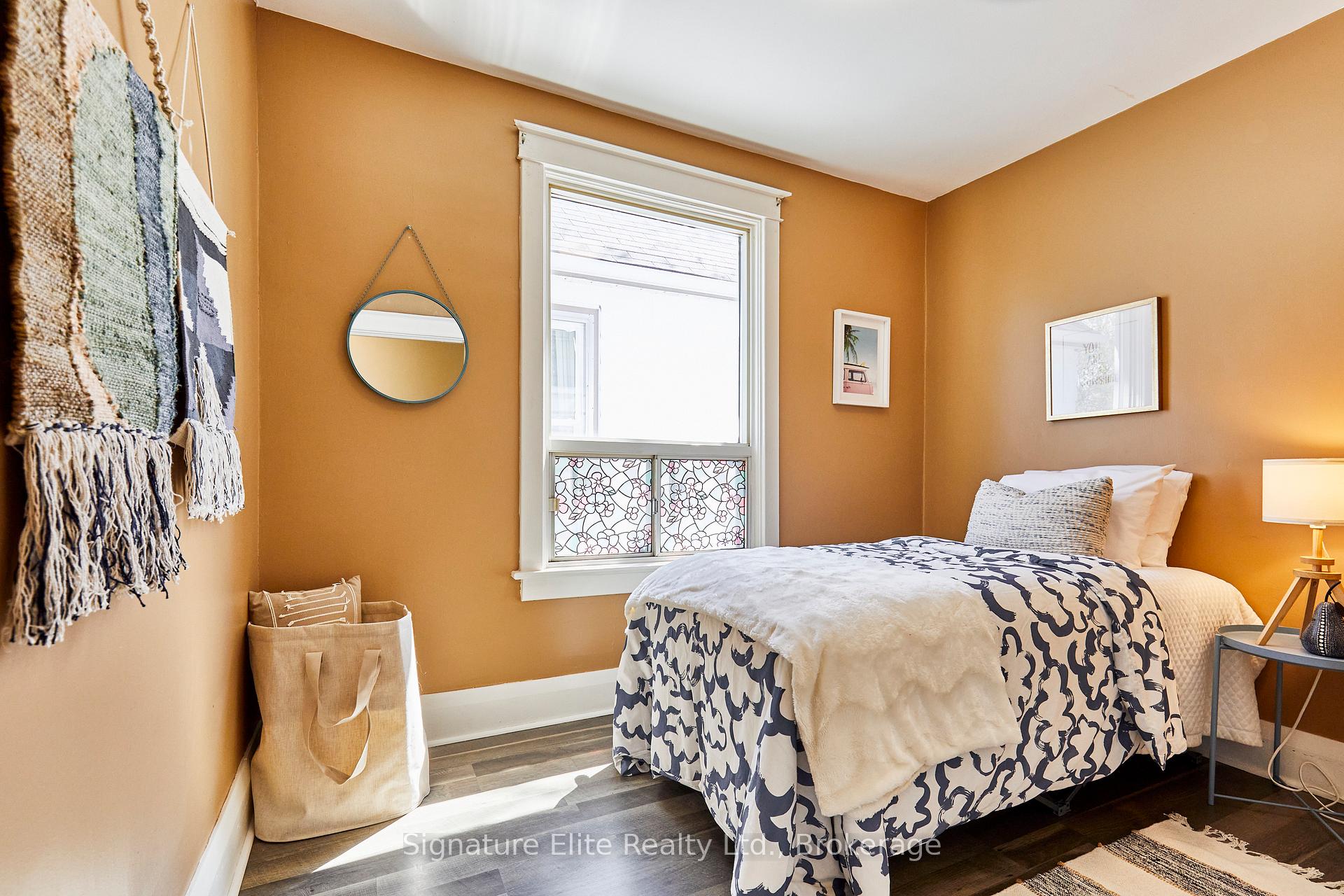 Photo 20 of 808 Sammon Avenue, Toronto, Danforth Village-East York — HOMEH