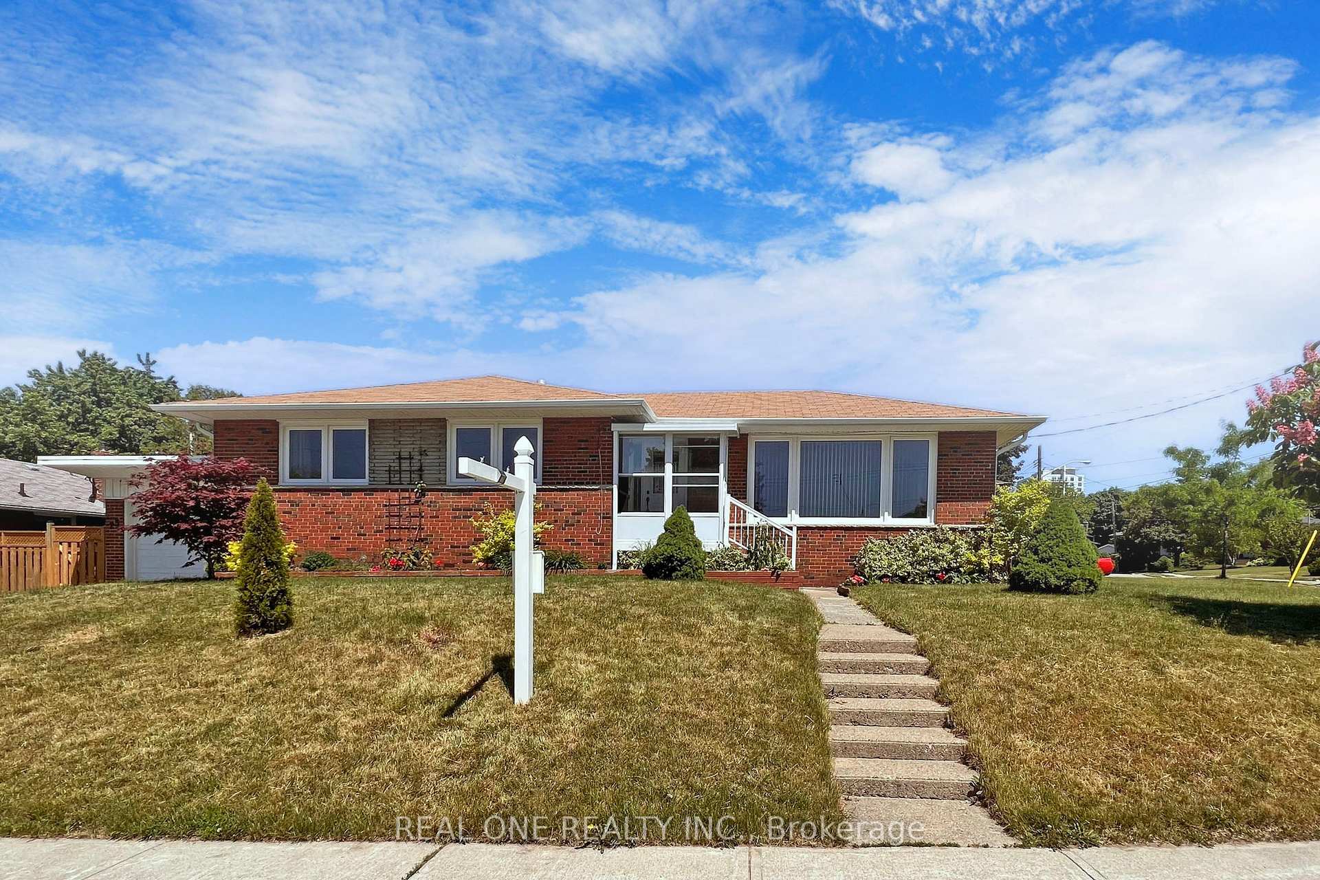 Photo 1 of 25 Beacham Crescent, Scarborough, Tam O'Shanter-Sullivan — HOMEH
