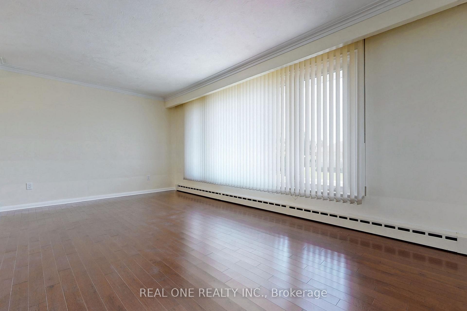 Photo 4 of 25 Beacham Crescent, Scarborough, Tam O'Shanter-Sullivan — HOMEH