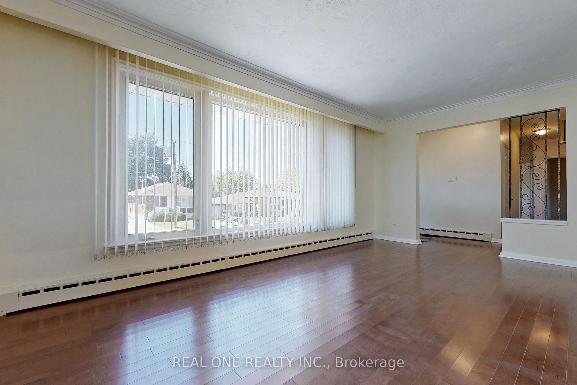 Photo 5 of 25 Beacham Crescent, Scarborough, Tam O'Shanter-Sullivan — HOMEH