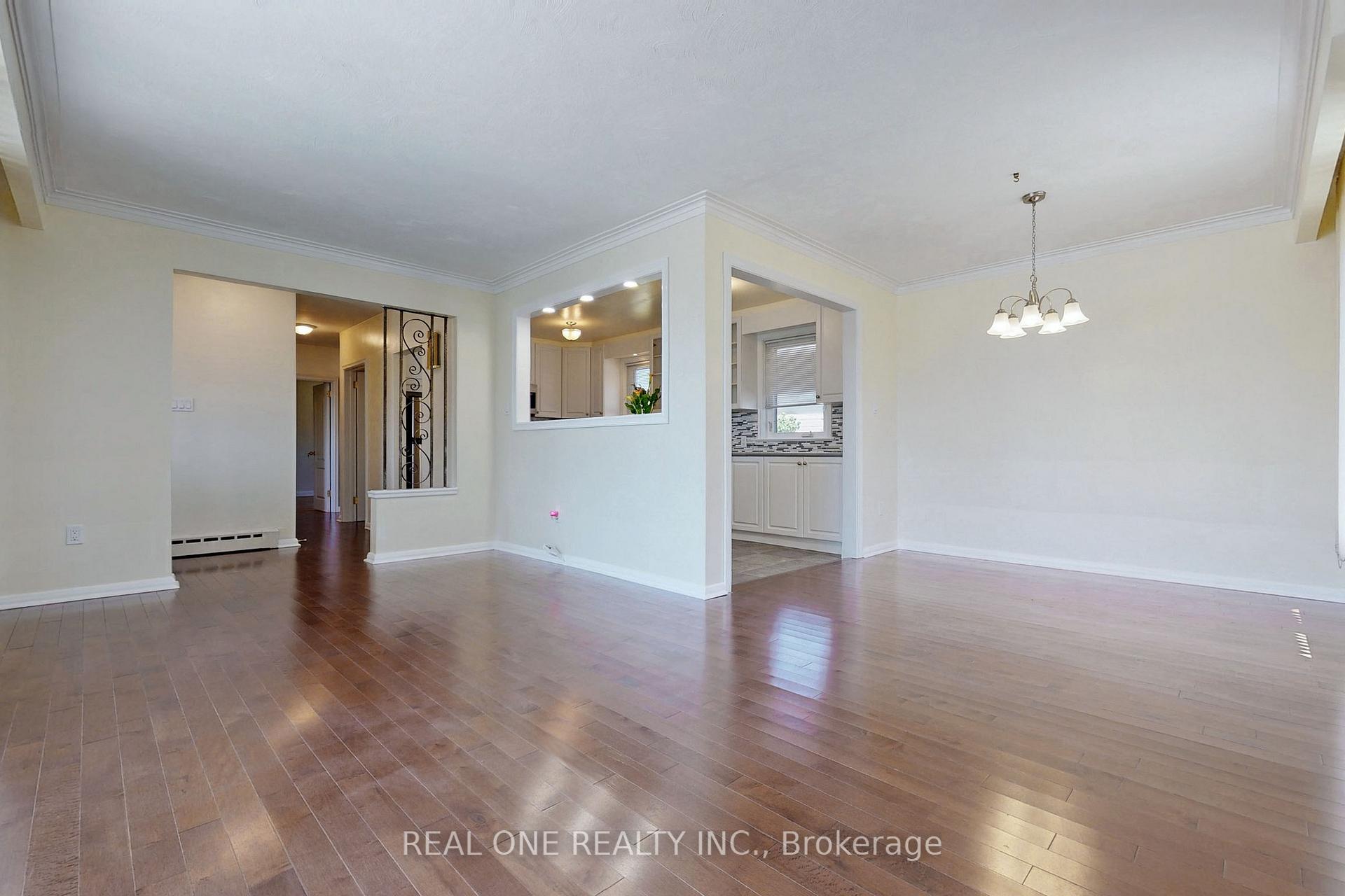 Photo 7 of 25 Beacham Crescent, Scarborough, Tam O'Shanter-Sullivan — HOMEH