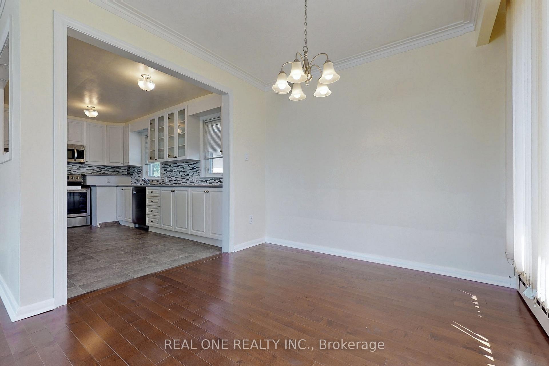 Photo 8 of 25 Beacham Crescent, Scarborough, Tam O'Shanter-Sullivan — HOMEH