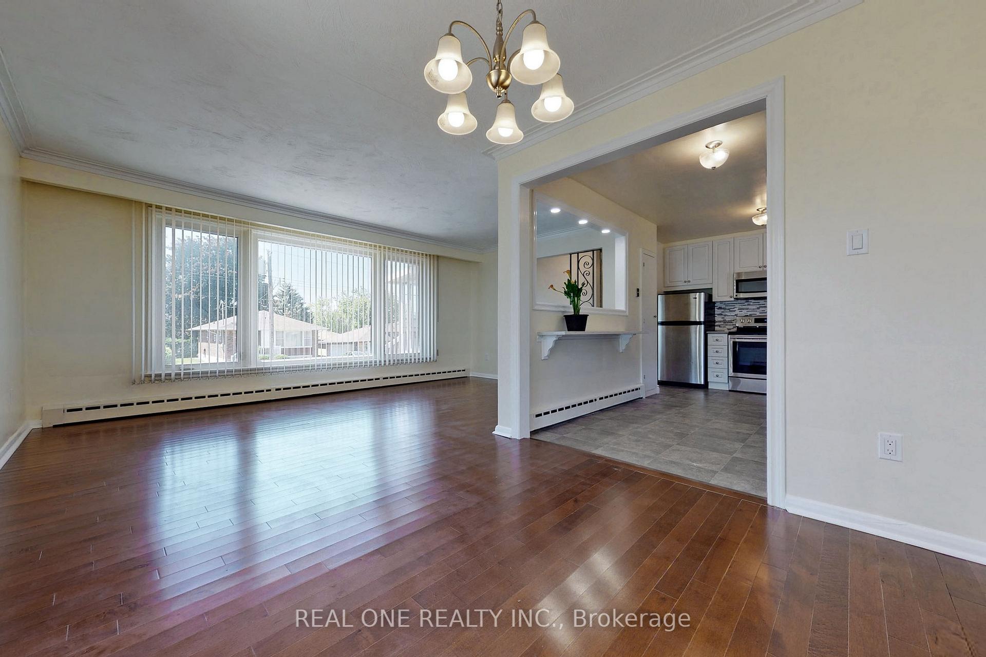 Photo 9 of 25 Beacham Crescent, Scarborough, Tam O'Shanter-Sullivan — HOMEH