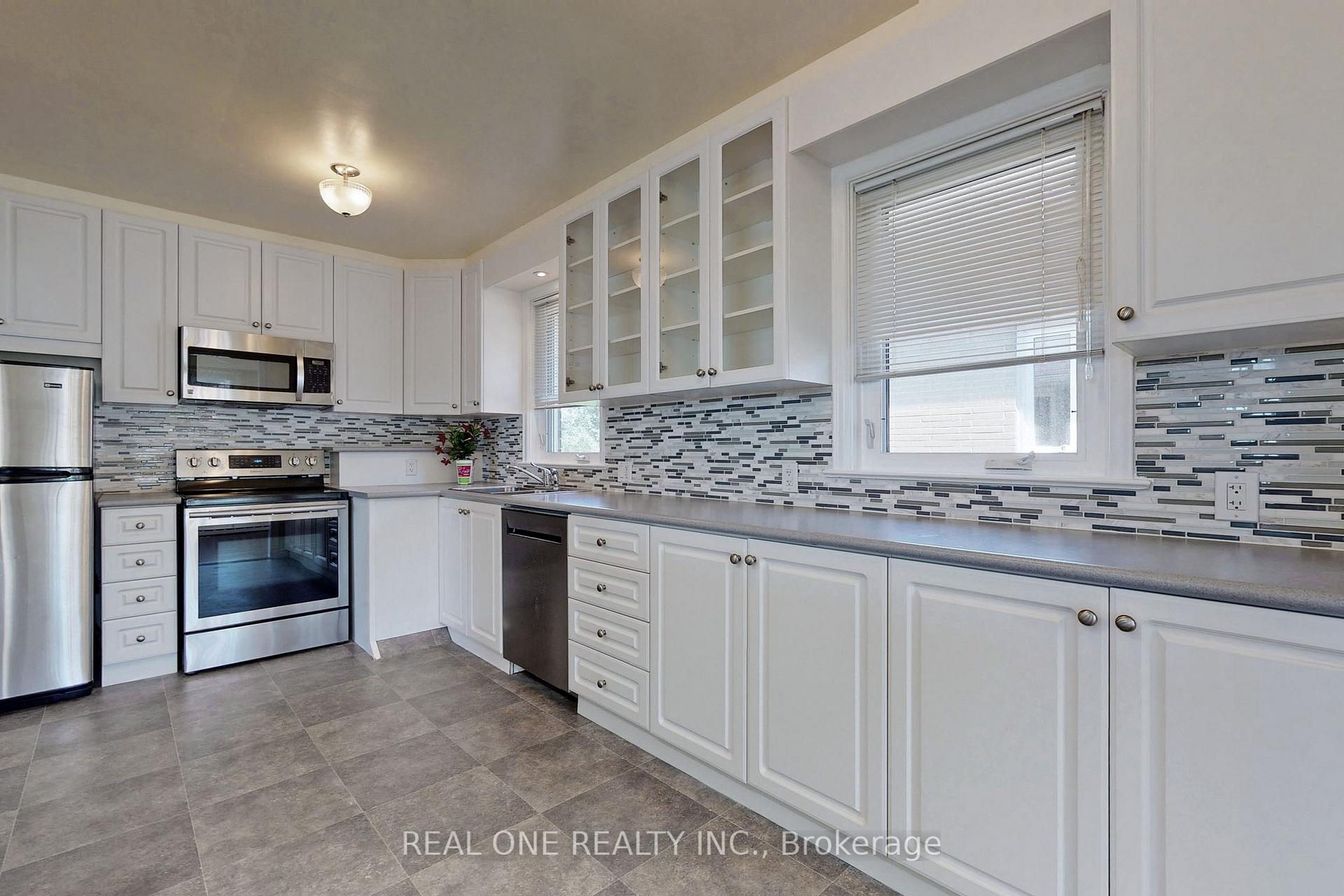 Photo 10 of 25 Beacham Crescent, Scarborough, Tam O'Shanter-Sullivan — HOMEH