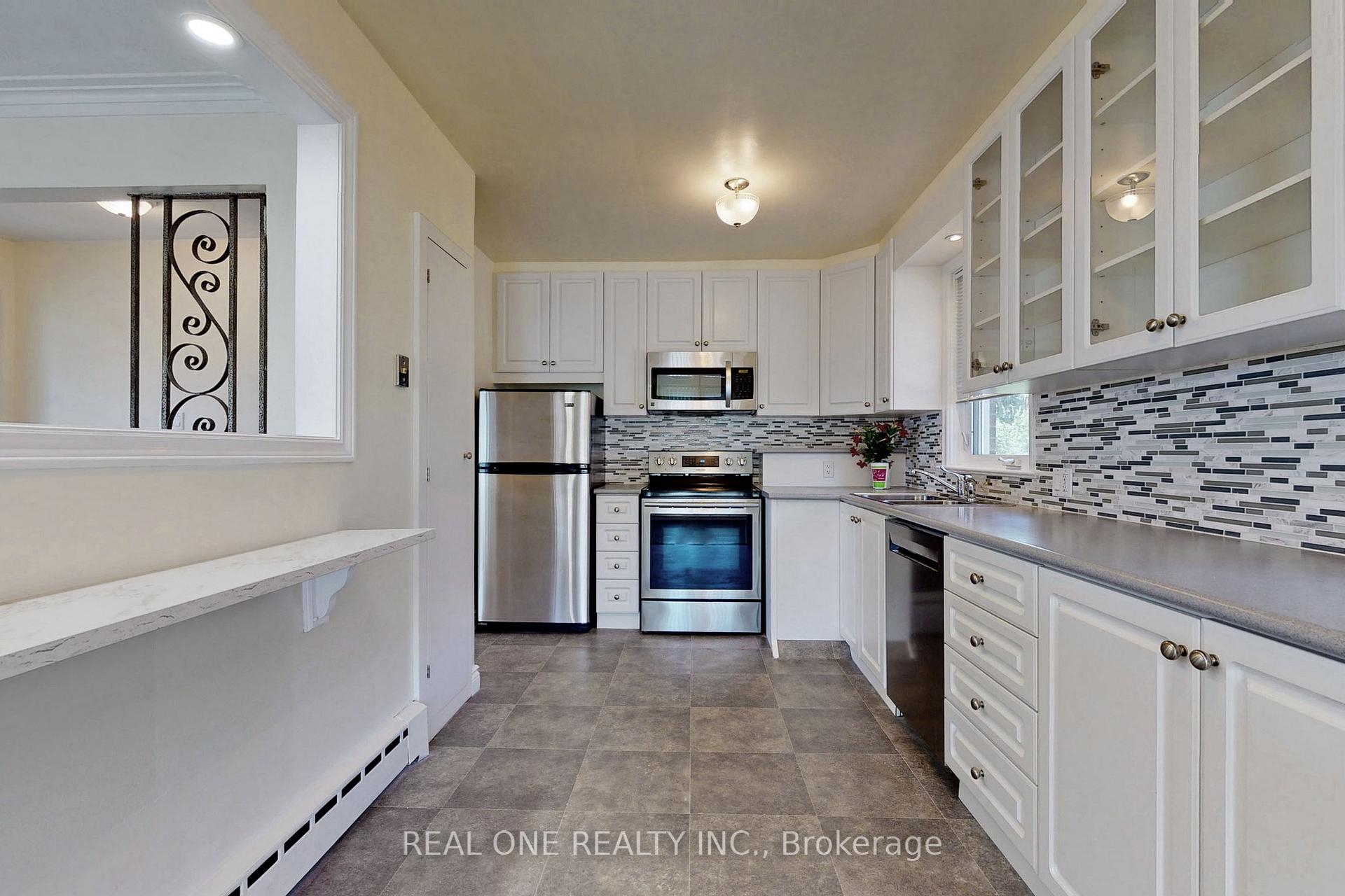 Photo 11 of 25 Beacham Crescent, Scarborough, Tam O'Shanter-Sullivan — HOMEH