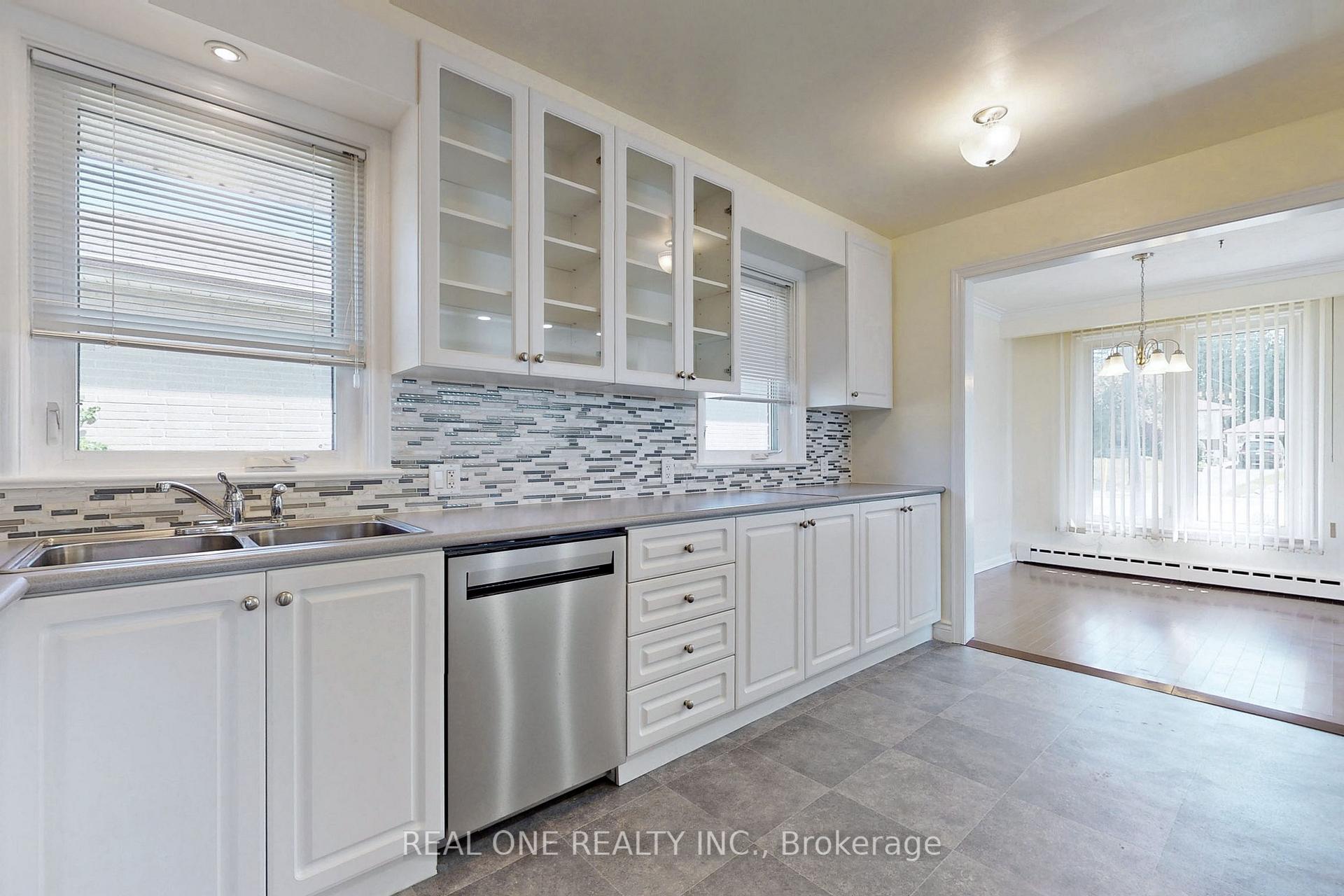 Photo 13 of 25 Beacham Crescent, Scarborough, Tam O'Shanter-Sullivan — HOMEH