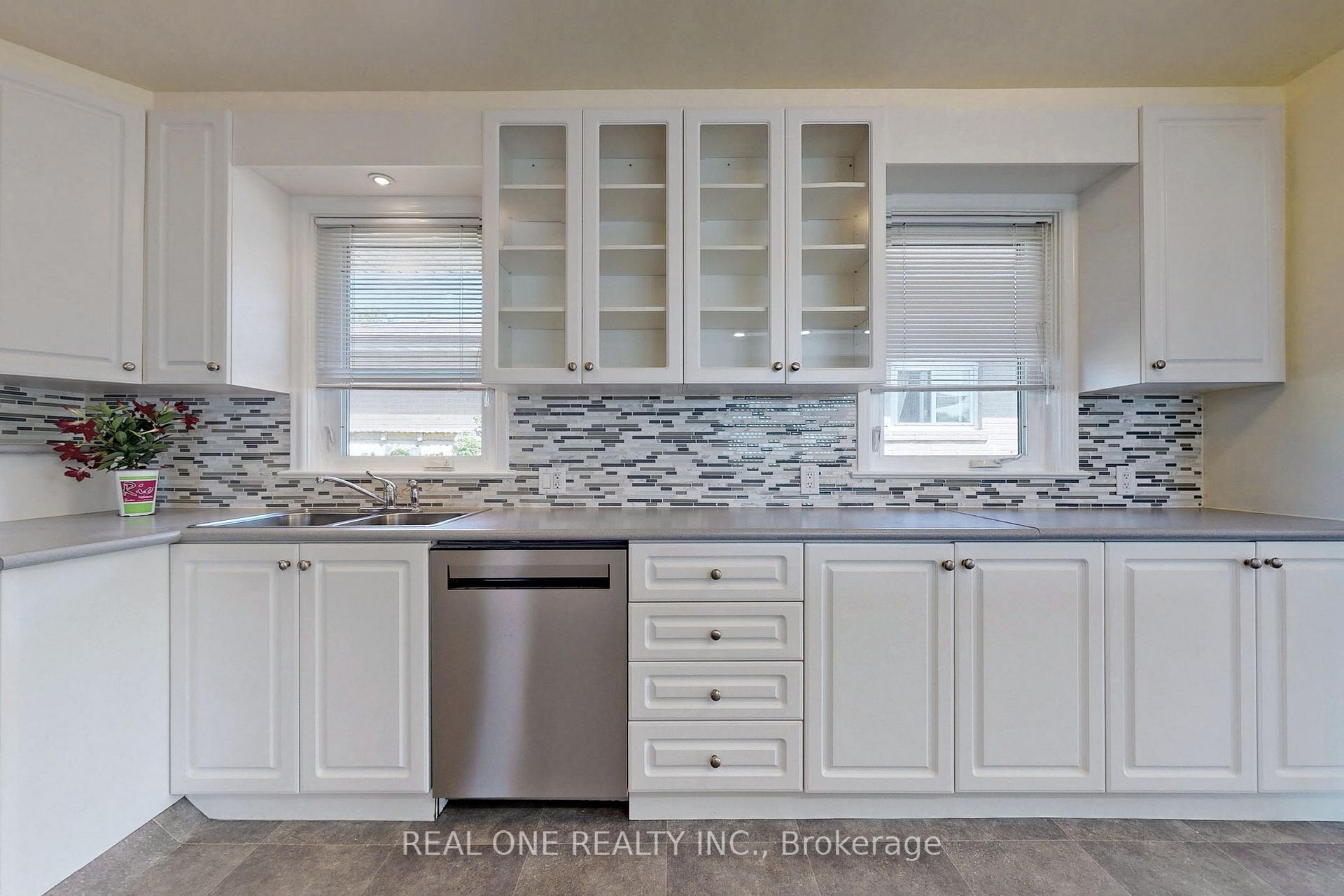 Photo 14 of 25 Beacham Crescent, Scarborough, Tam O'Shanter-Sullivan — HOMEH