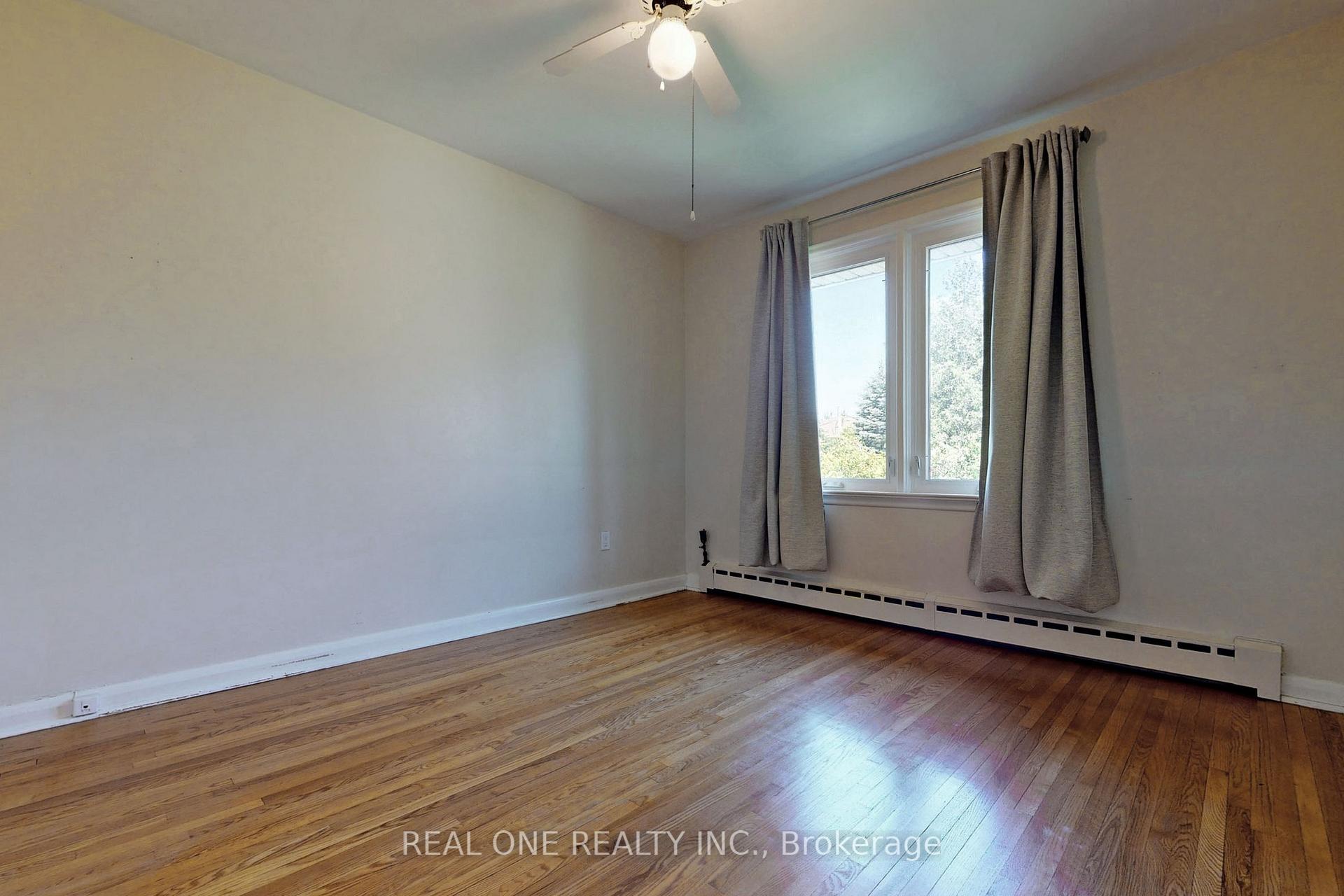 Photo 15 of 25 Beacham Crescent, Scarborough, Tam O'Shanter-Sullivan — HOMEH
