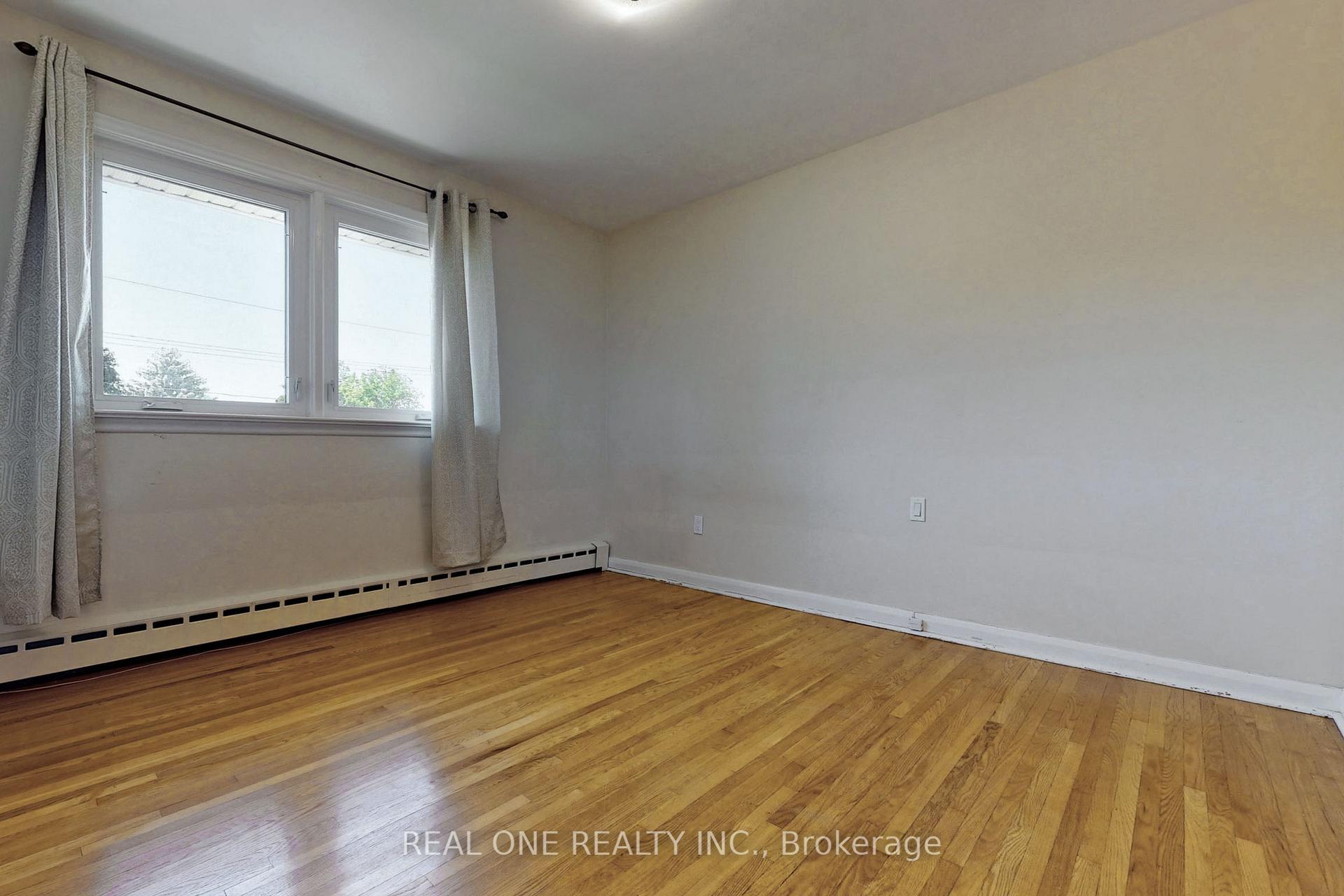 Photo 17 of 25 Beacham Crescent, Scarborough, Tam O'Shanter-Sullivan — HOMEH