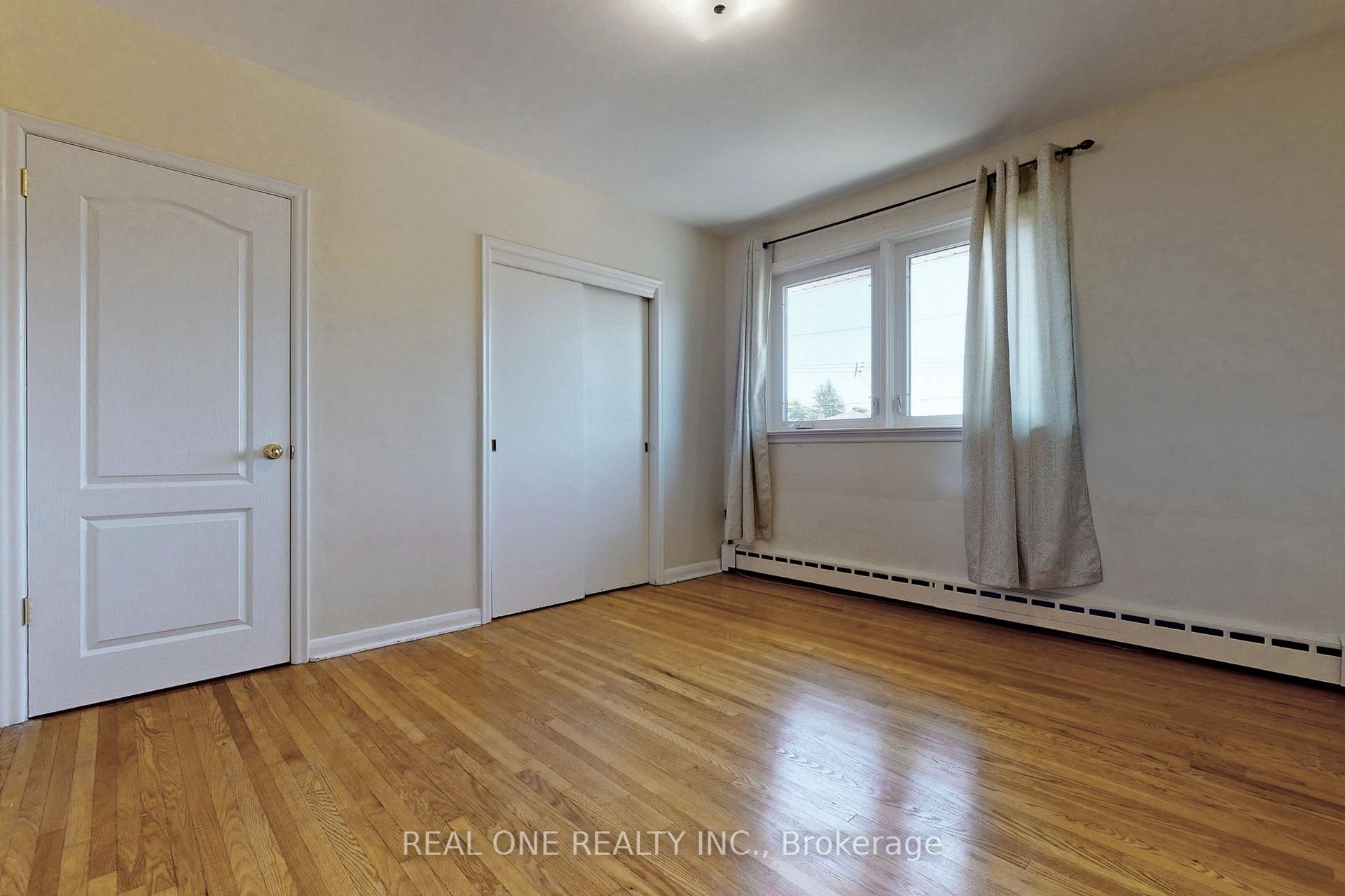 Photo 18 of 25 Beacham Crescent, Scarborough, Tam O'Shanter-Sullivan — HOMEH