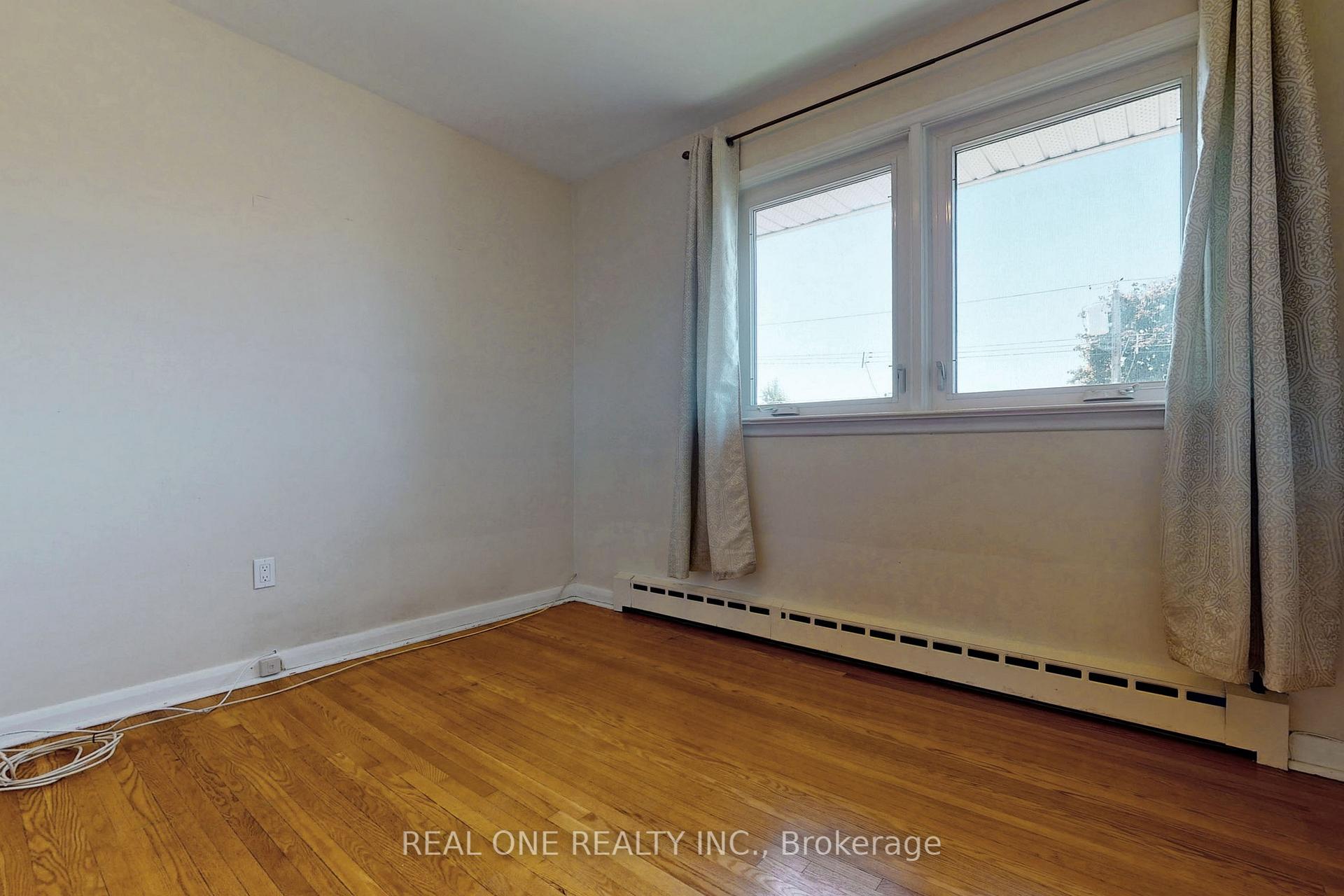 Photo 19 of 25 Beacham Crescent, Scarborough, Tam O'Shanter-Sullivan — HOMEH